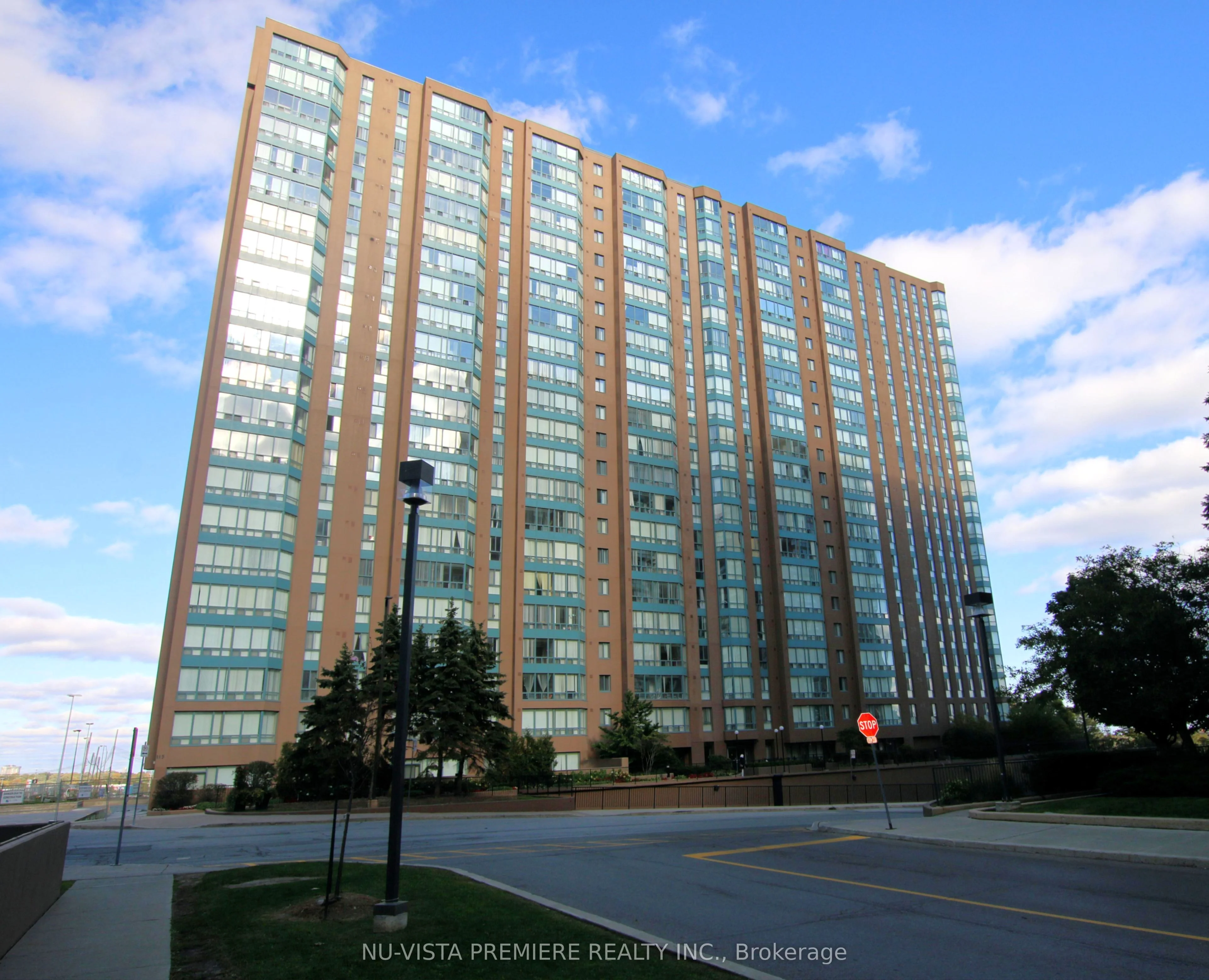 115 Hillcrest Avenue 1406, Mississauga, ON L5B 3Y9