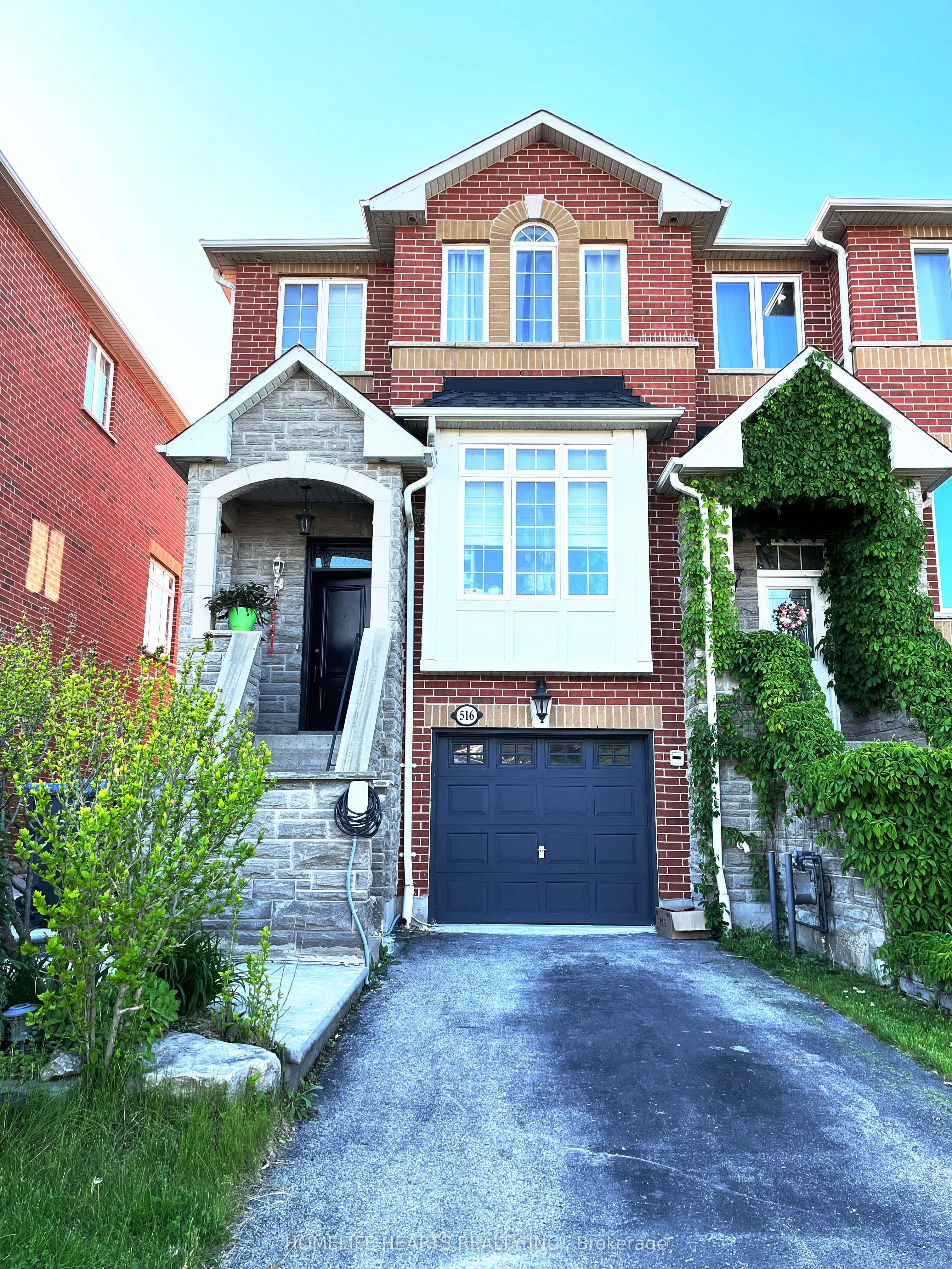 516 Lumberton Crescent, Mississauga, ON L4Z 3Z7