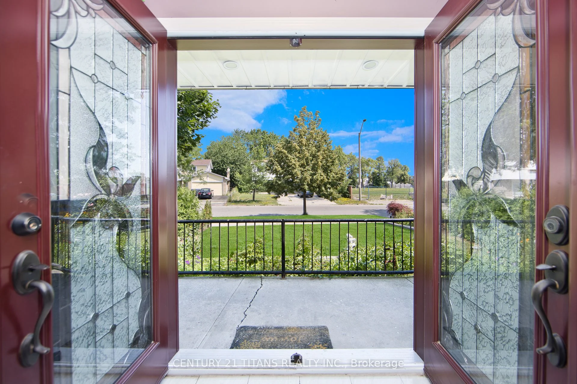 7606 Netherwood Road, Mississauga, ON L4T 2P1