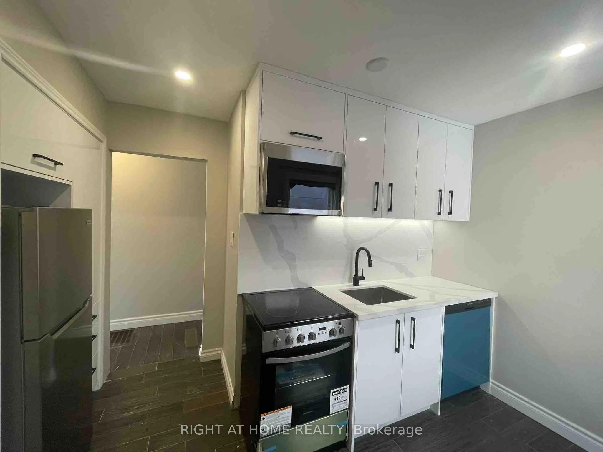 495 Salem Avenue N 101, Toronto W02, ON M6H 3C9