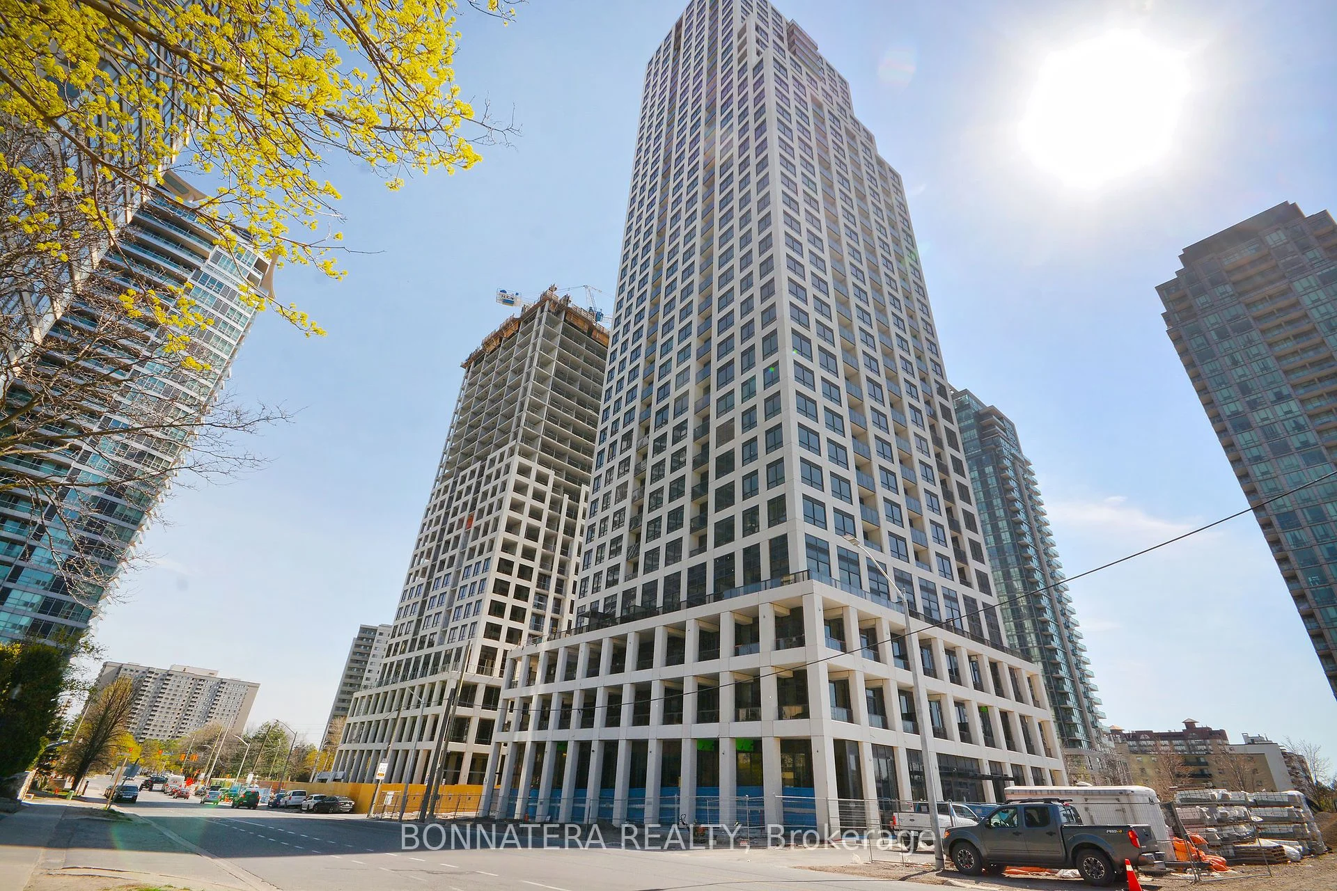 36 Elm Drive W 809, Mississauga, ON L5B 1L9