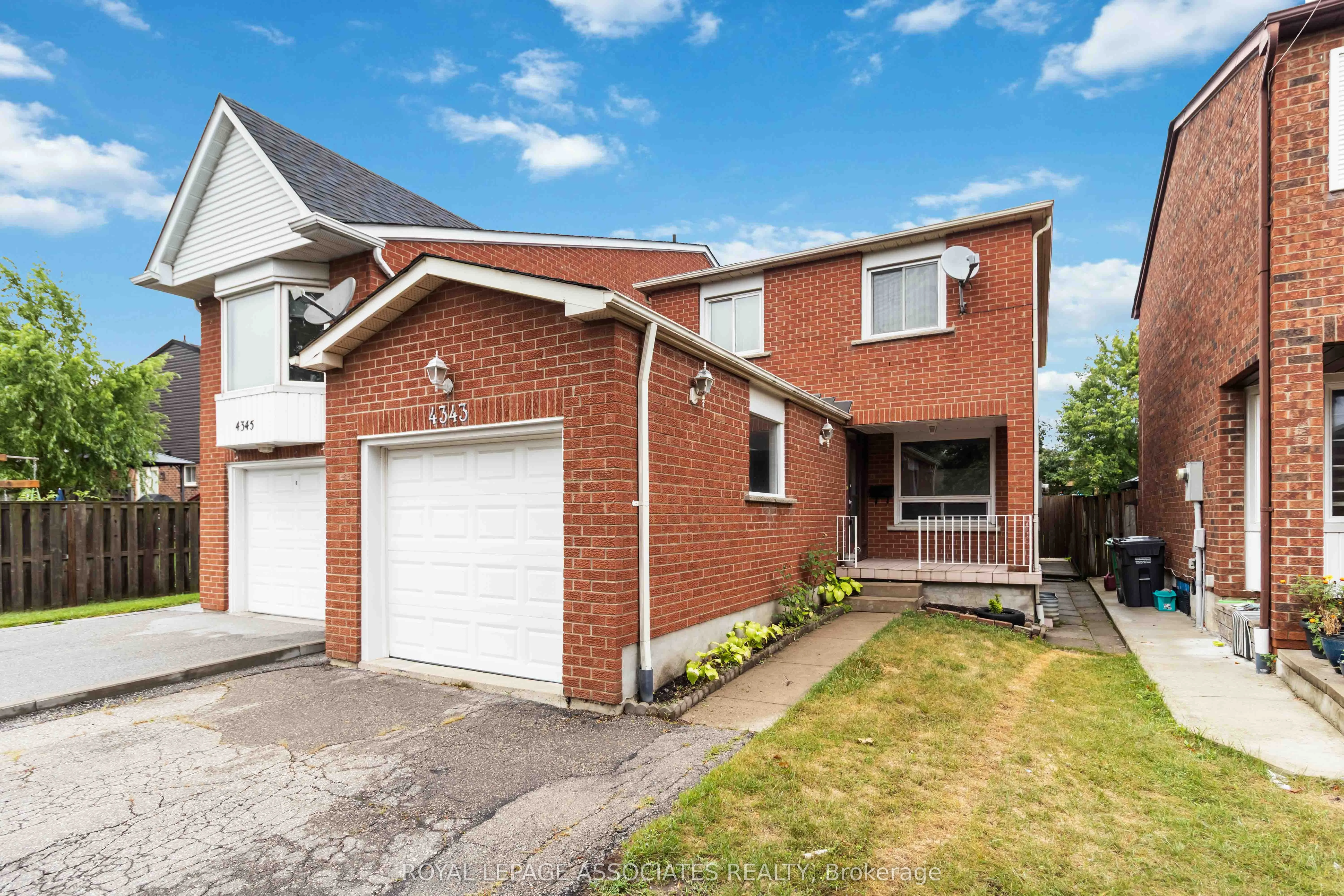 4343 Lee Drive, Mississauga, ON L4W 4A9