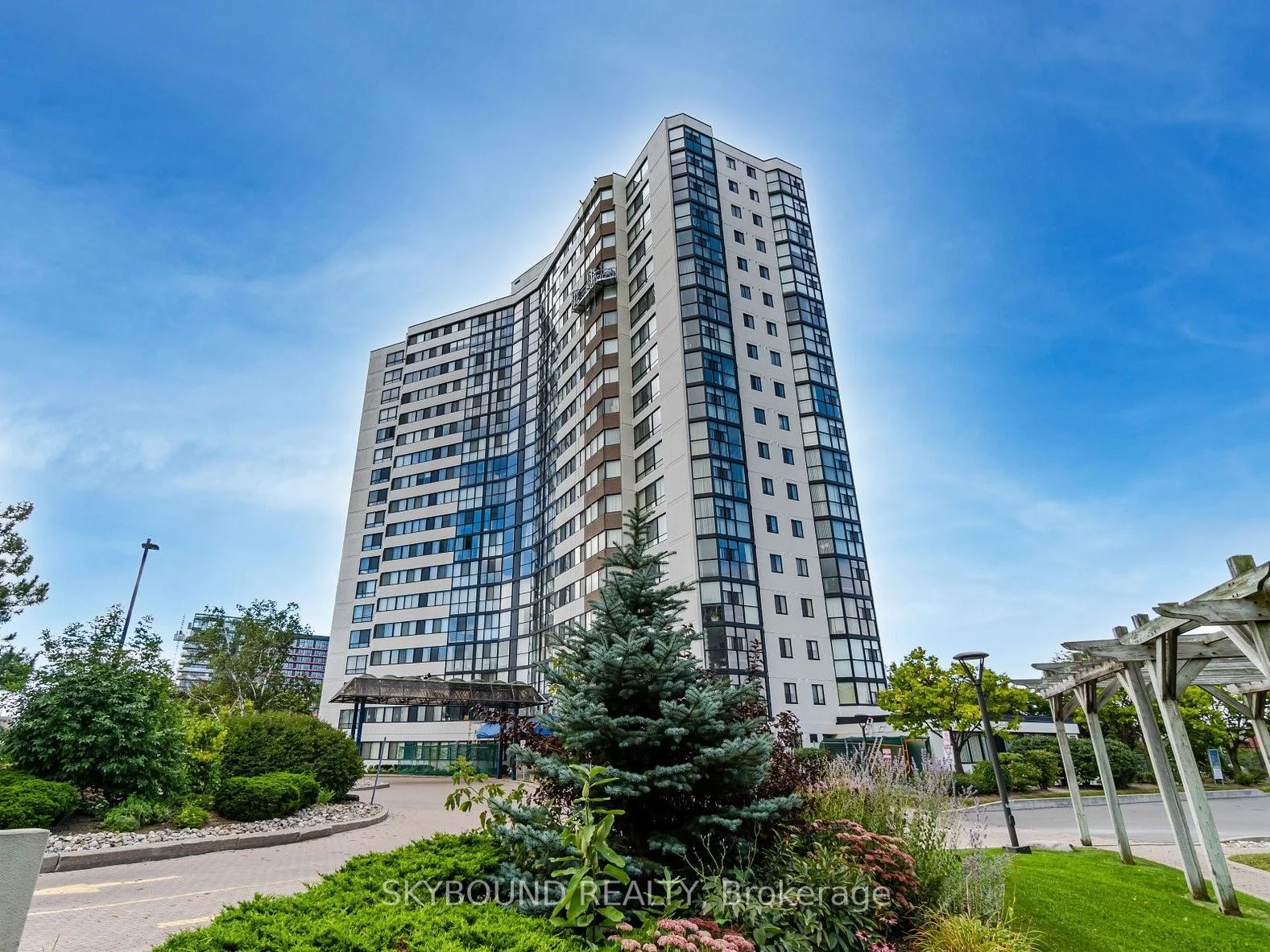 1360 Rathburn Road E 808, Mississauga, ON L4W 4H4