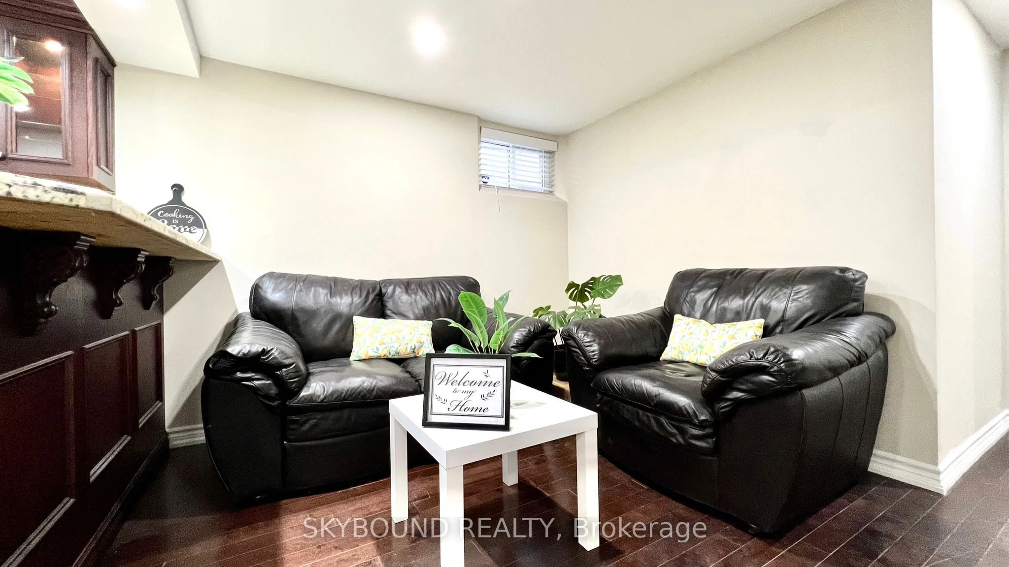 1161 Claredale Road W Bsmt, Mississauga, ON L5G 1T7