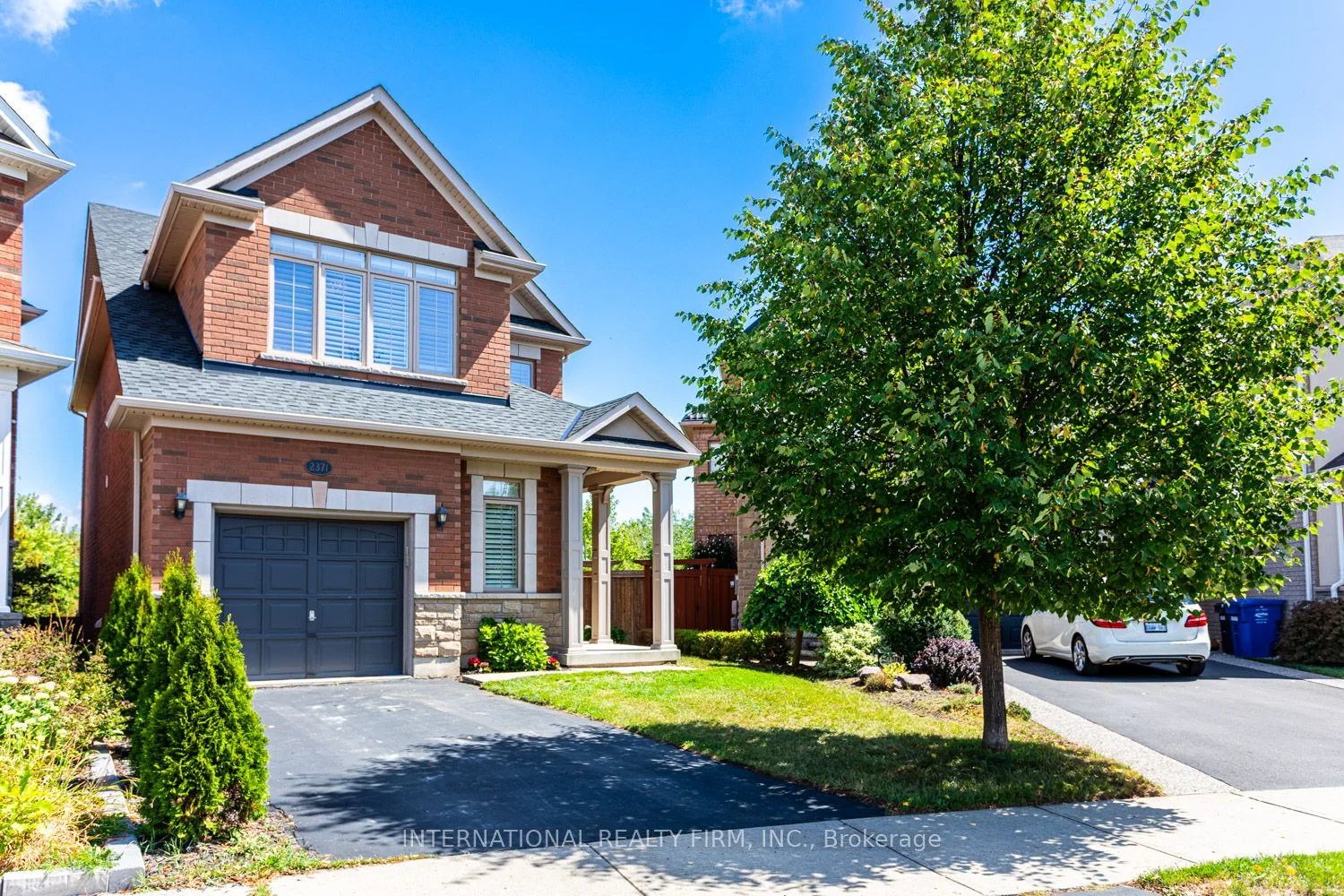 2371 QUETICO Crescent, Oakville, ON L6M 0R5