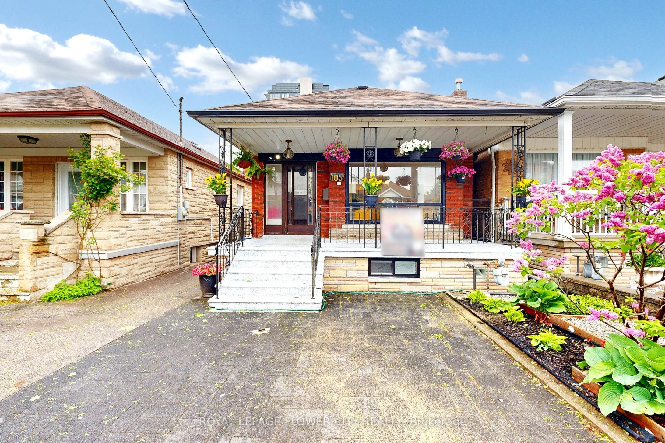 105 Livingstone Avenue, Toronto W04, ON M6E 2L7