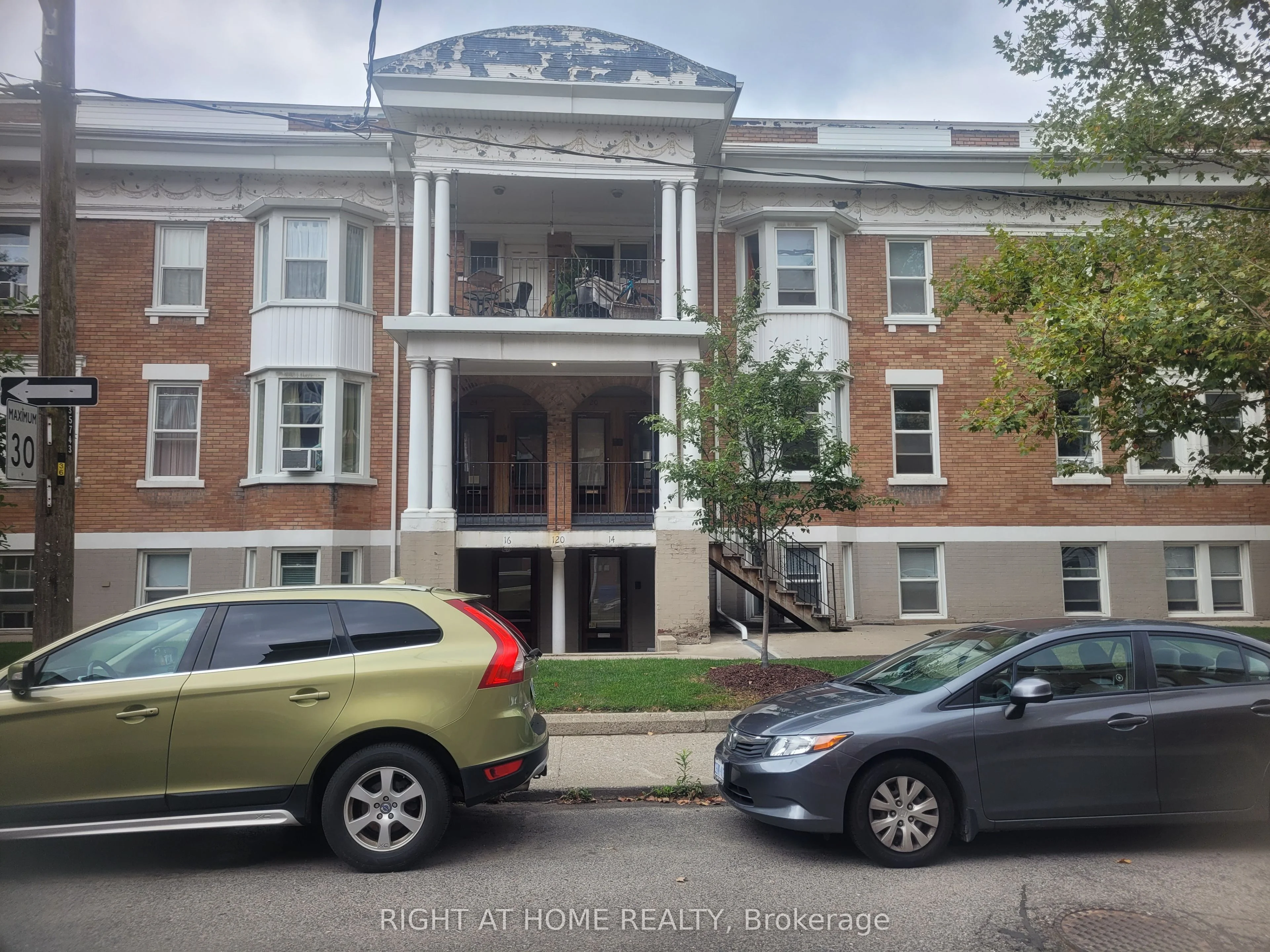 120 Cowan Avenue 18, Toronto W01, ON M6K 2N4