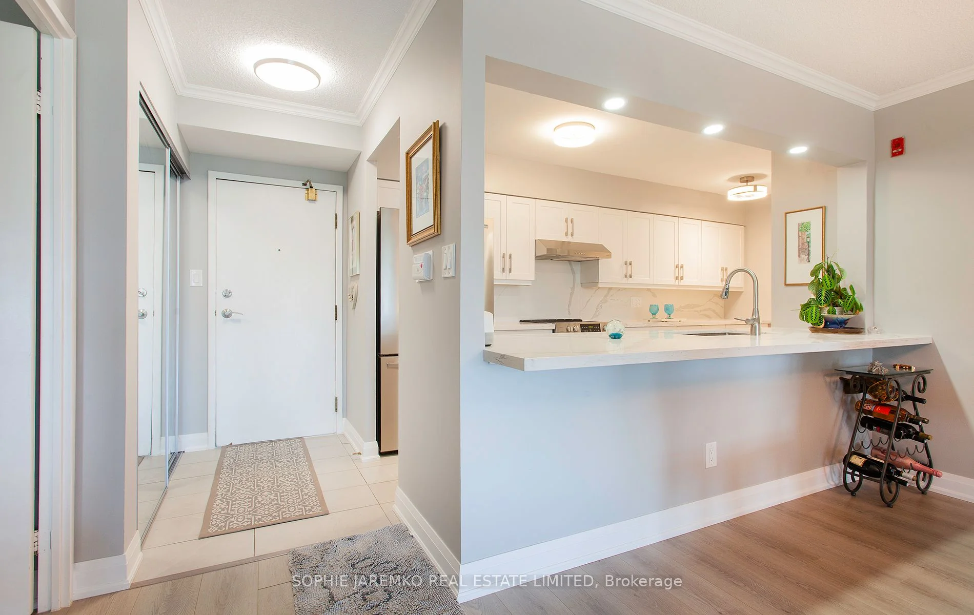 22 Southport Street 538, Toronto W01, On M6s 4y9