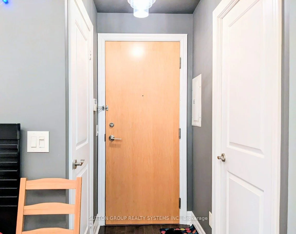 58 Marine Parade Drive 327, Toronto W06, ON M8V 4G1