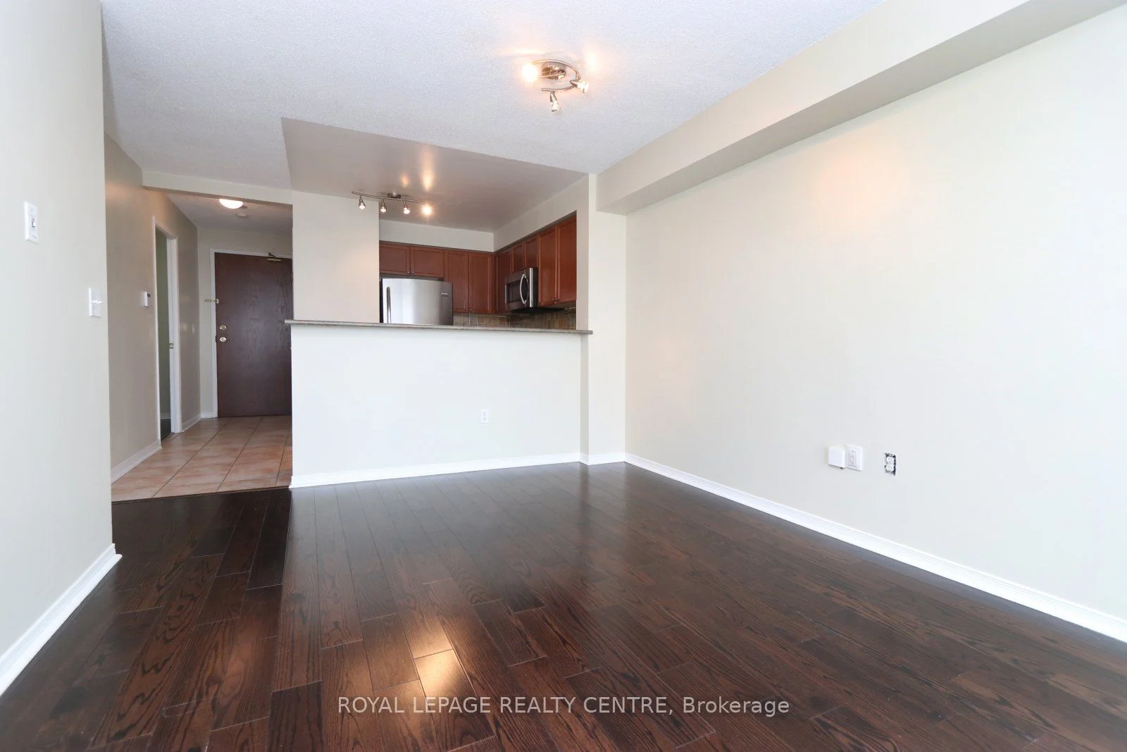 15 Michael Power Place 1604, Toronto W08, ON M9A 5G4