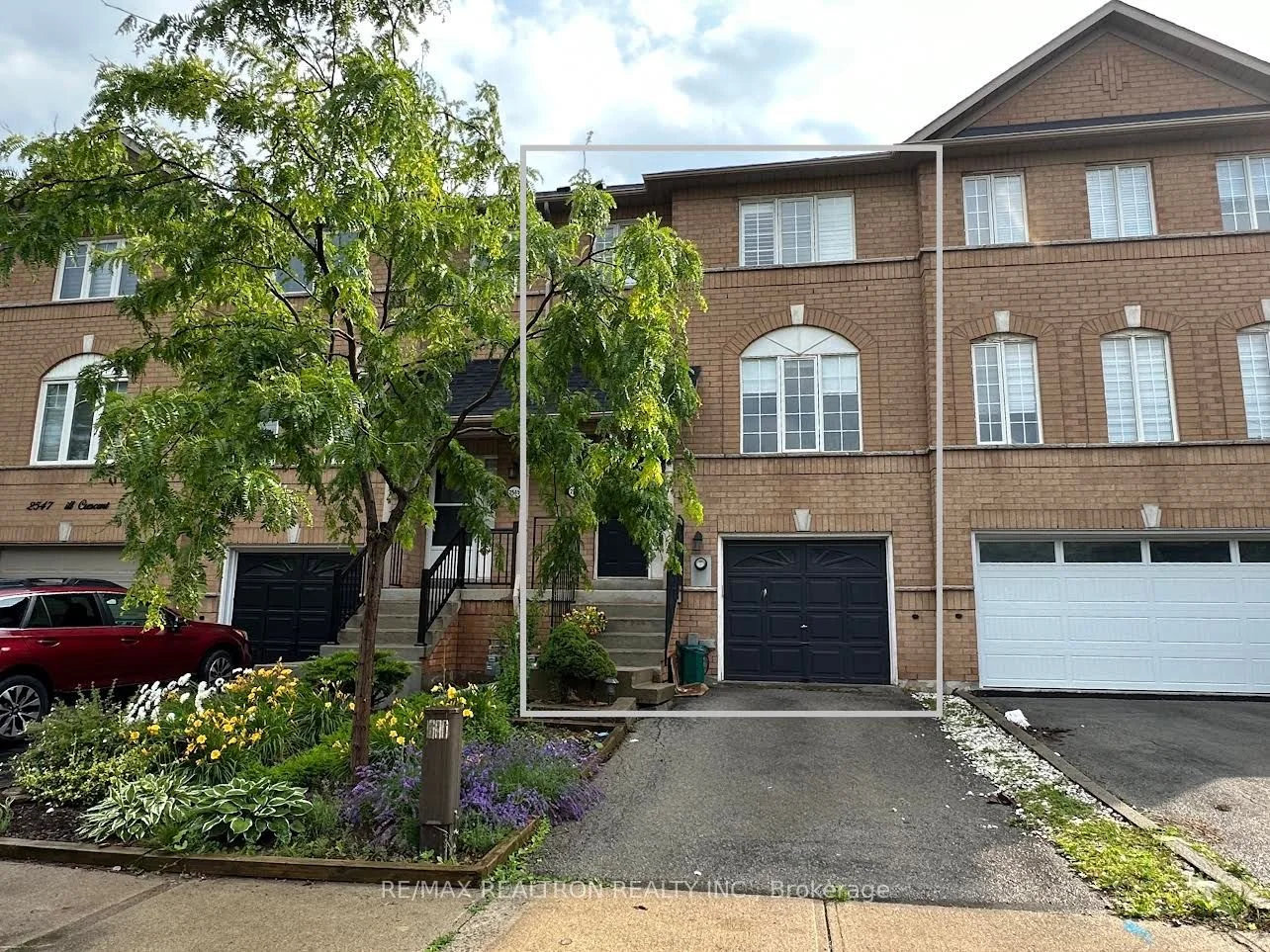 Att/Row/Townhouse in Oakville