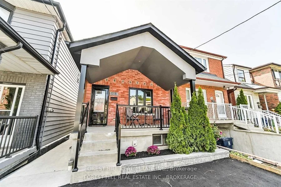 518 Silverthorn Avenue Bsmt, Toronto W03, ON M6M 3H7