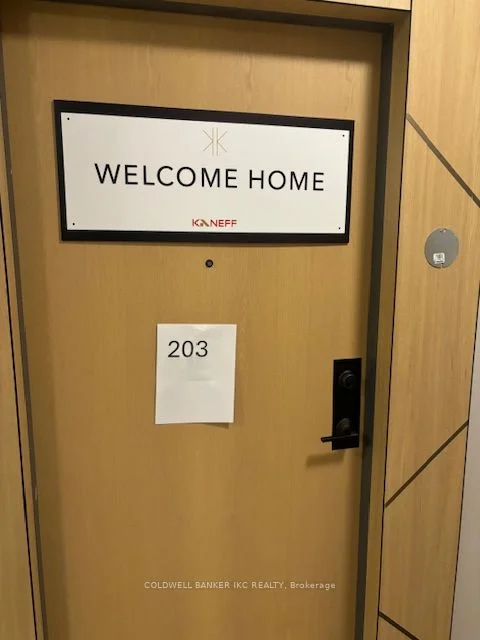202 Burnhamthorpe Road E 203, Mississauga, ON L5A 4L4