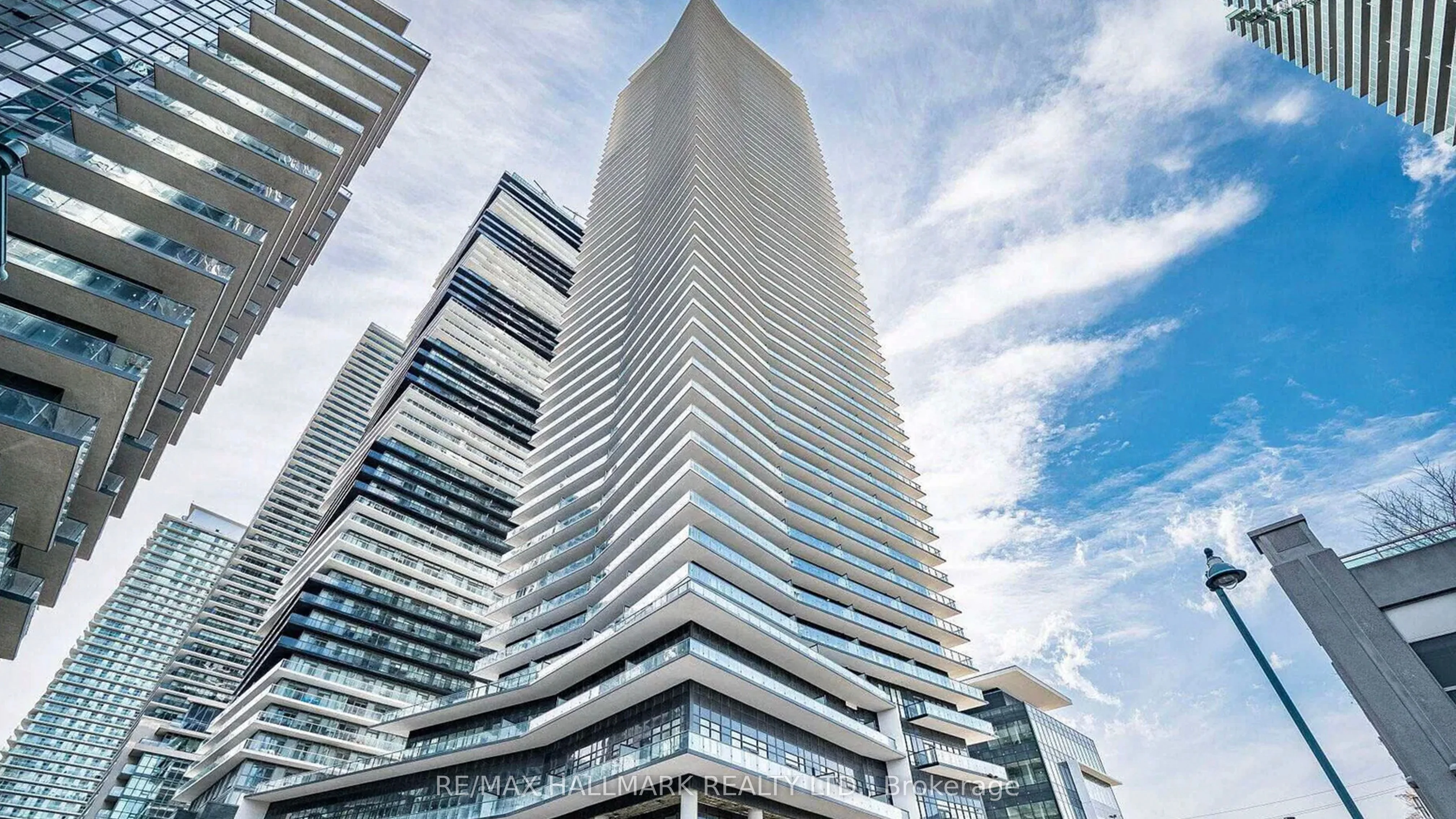 38 Annie Craig Drive 4811, Toronto W06, ON M8V 0G9