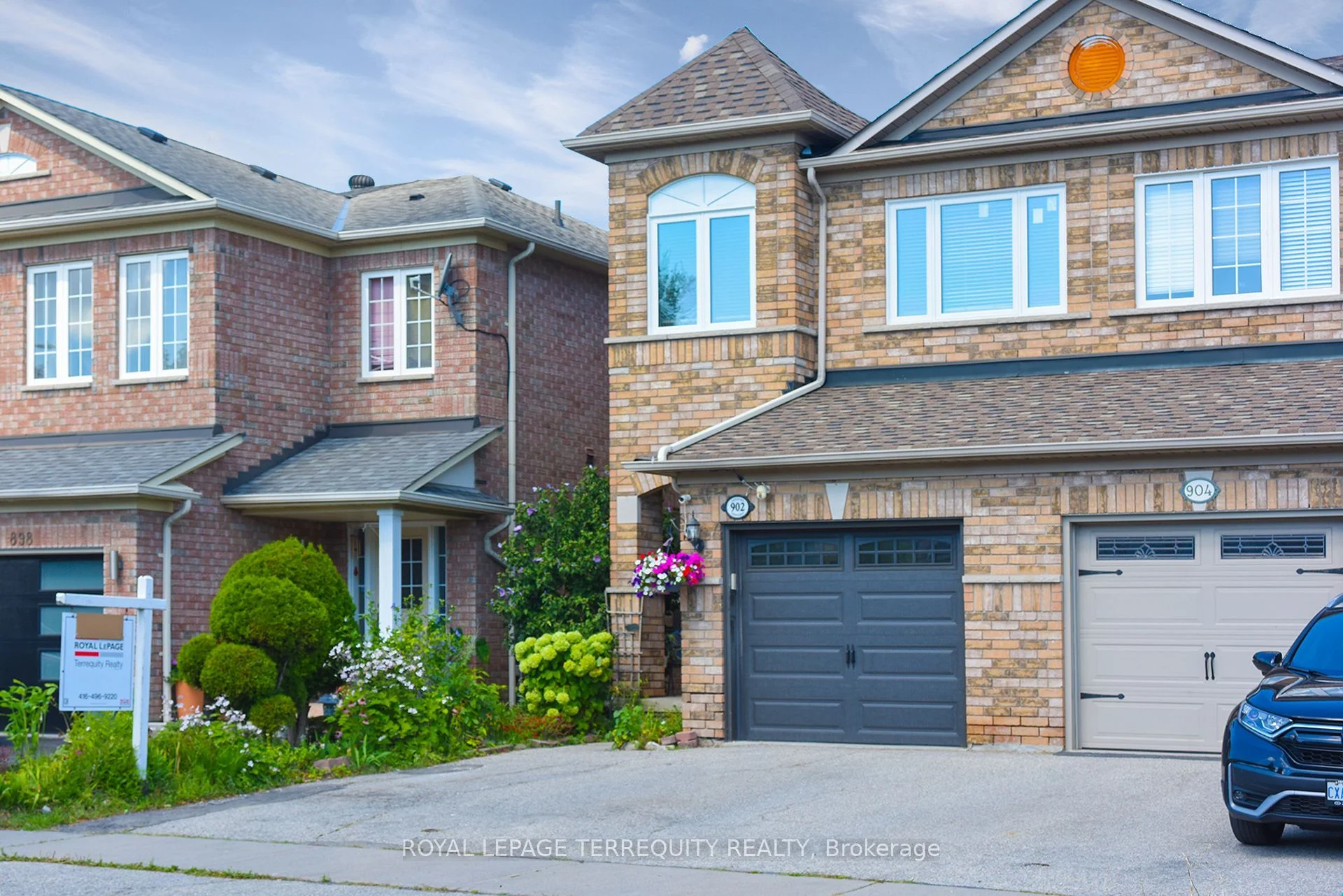 902 Ledbury Crescent, Mississauga, ON L5V 2P8
