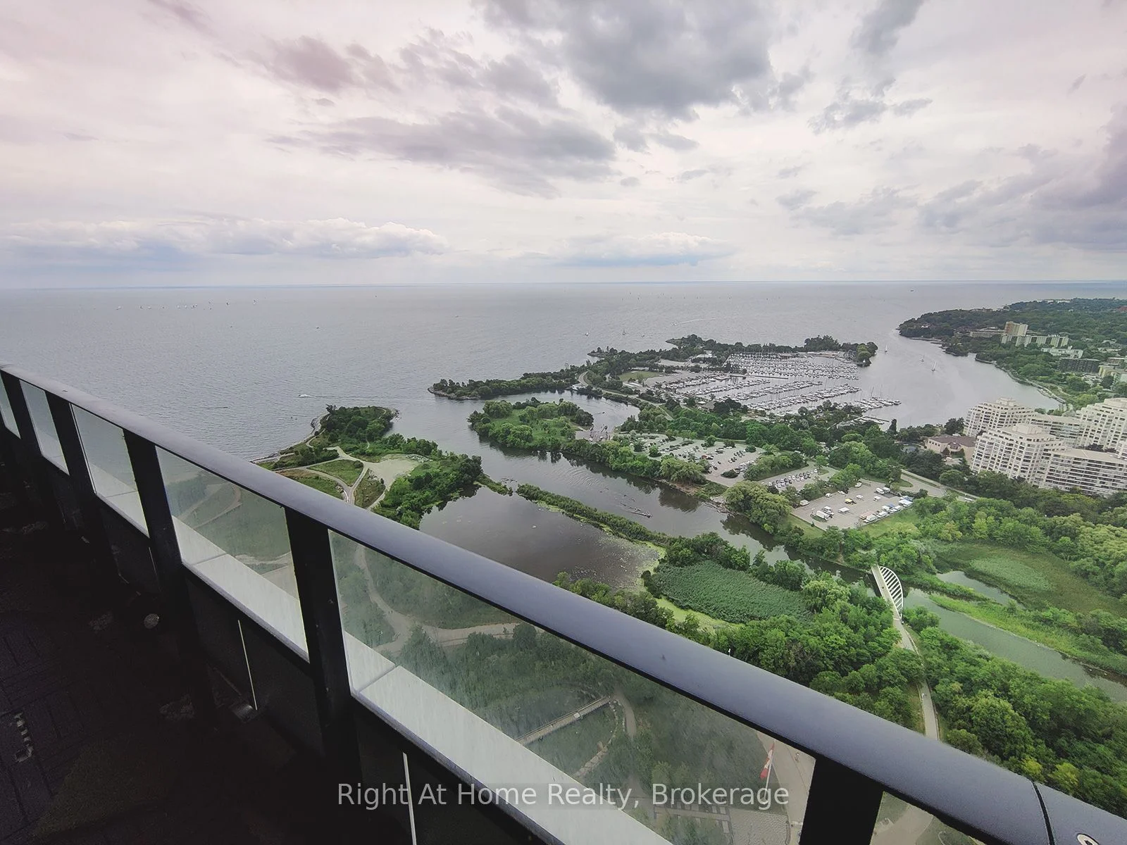 20 Shore Breeze Drive 4401, Toronto W06, ON M8V 1A1