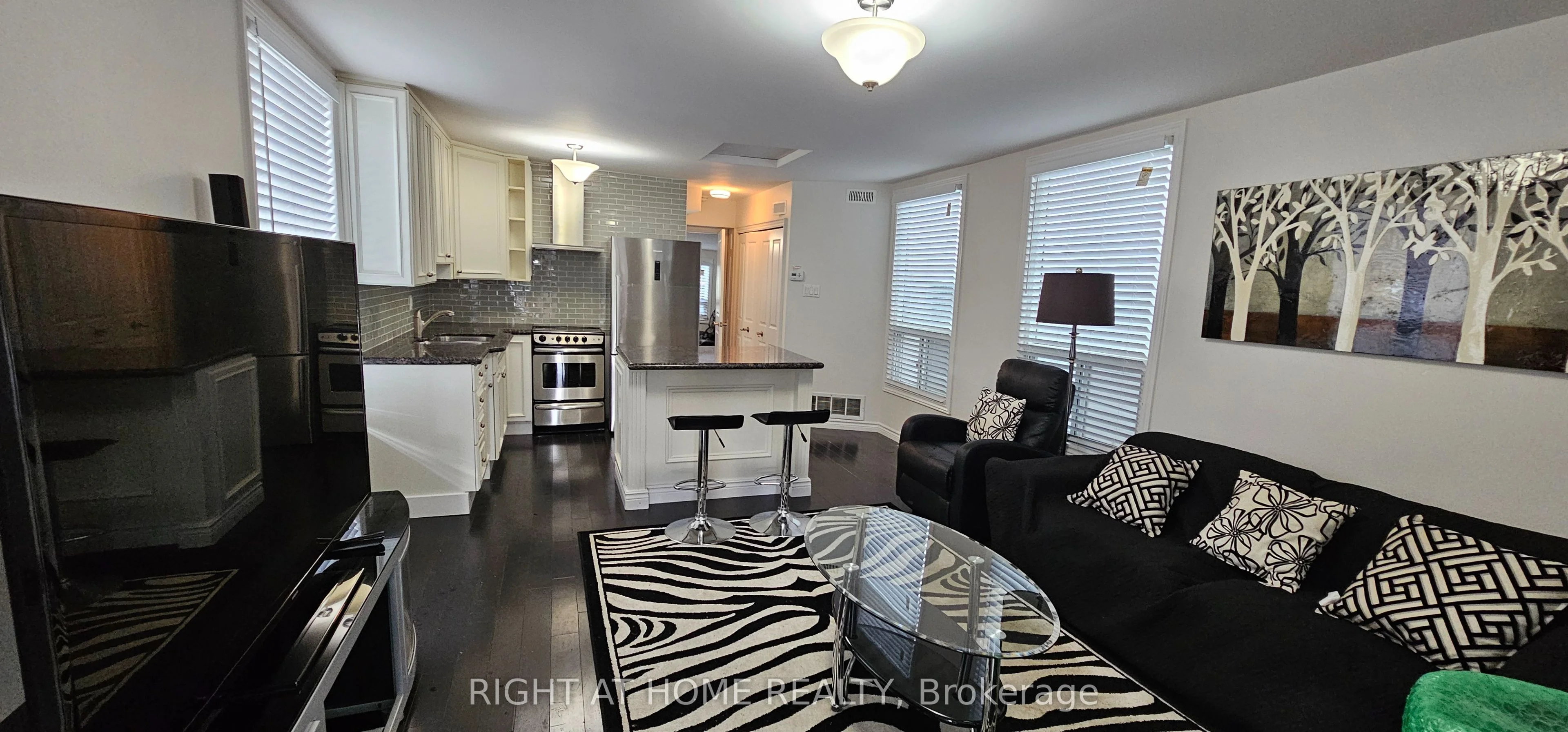 9 Forty First Street, Toronto W06, ON M8W 3N4