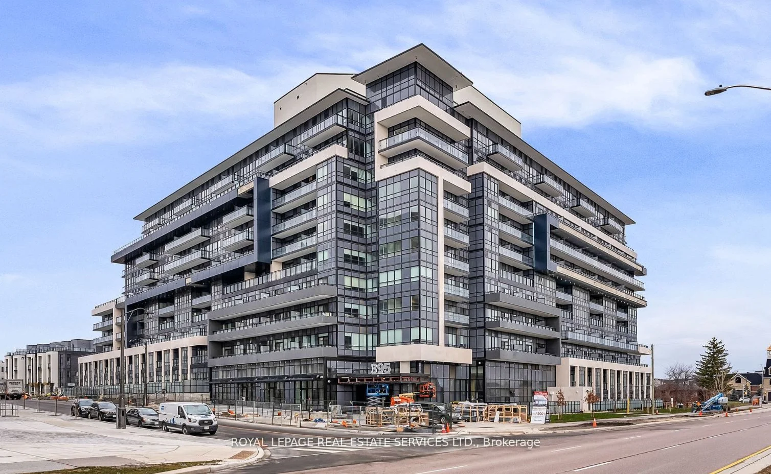 395 Dundas Street W 317, Oakville, ON L6M 5R8
