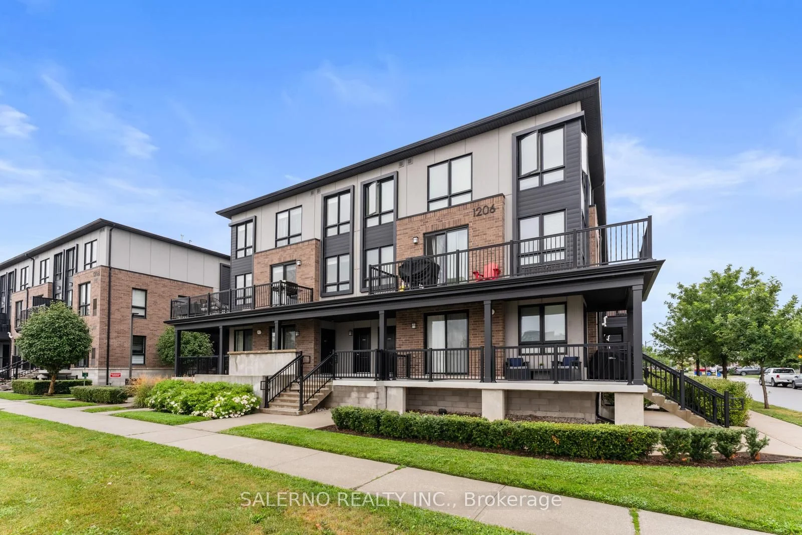 Condo Townhouse in Milton