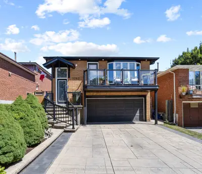 Detached in Oakville