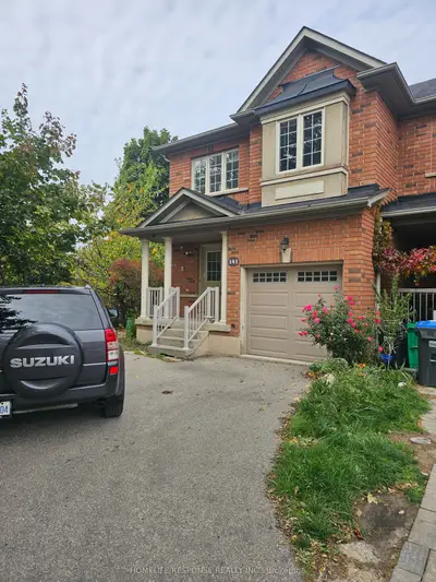 Att/Row/Townhouse in Brampton