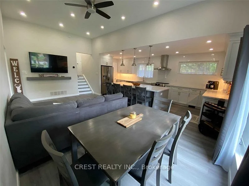 31 Tayrow Road, Toronto W10, ON M9W 2T8