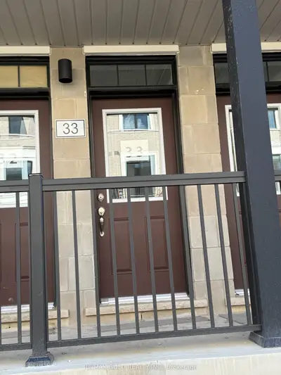 Att/Row/Townhouse in Brampton