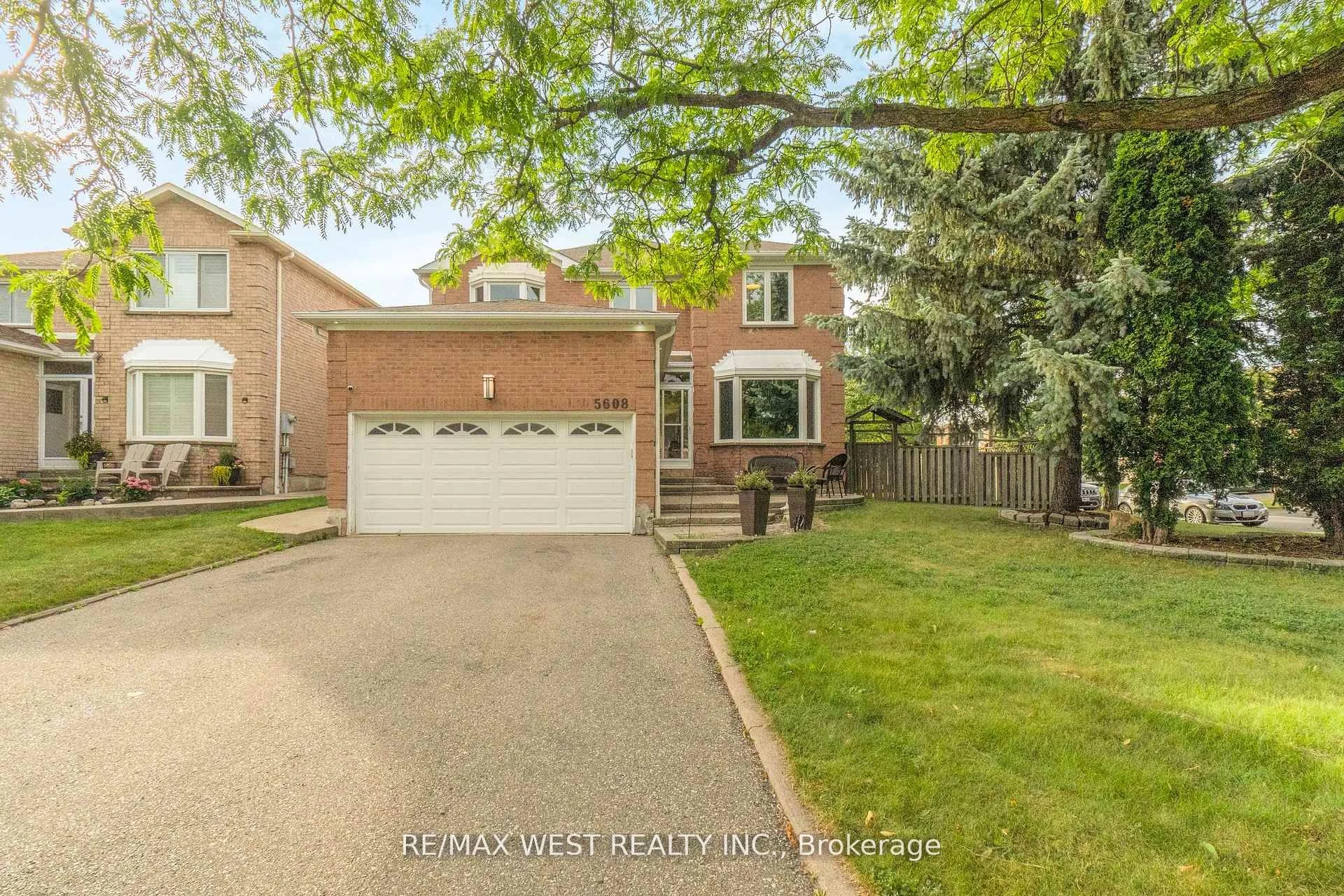 5608 Goldenbrook Drive, Mississauga, ON L5M 3V9