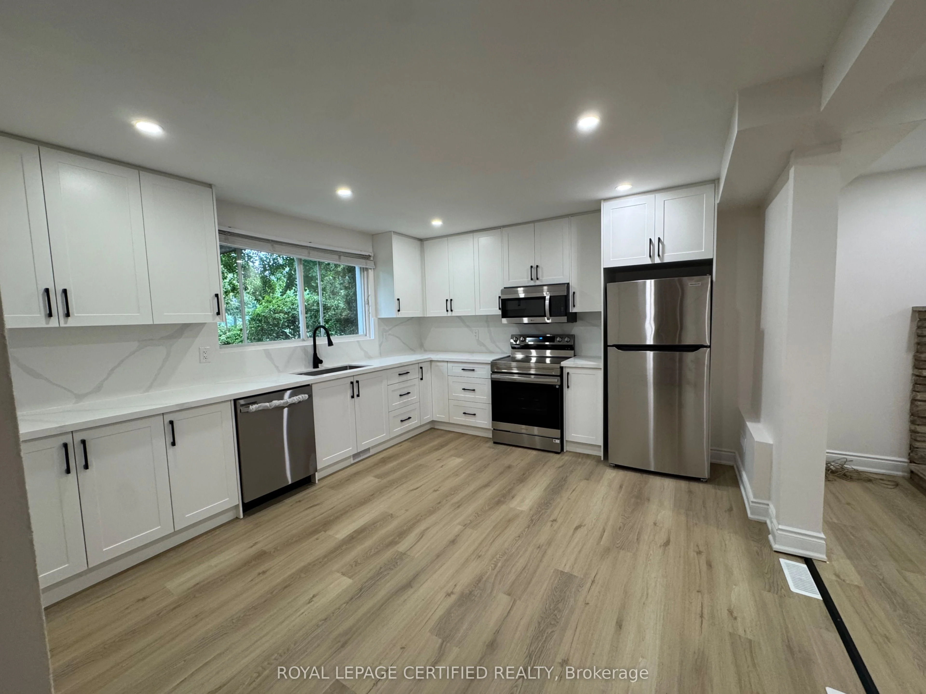 2069 Thornlea Drive S SIDE SECOND UNIT, Oakville, ON L6L 1K4