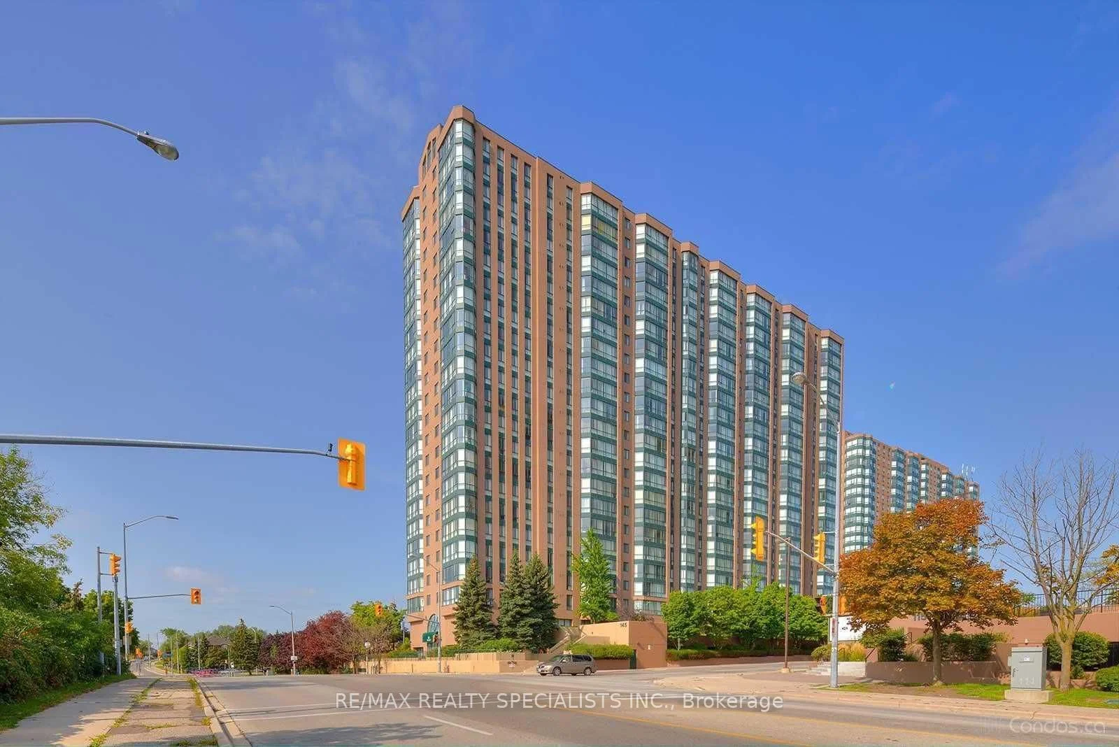 145 Hillcrest Avenue 813 RM 2+Solarium, Mississauga, ON L5B 3Z1