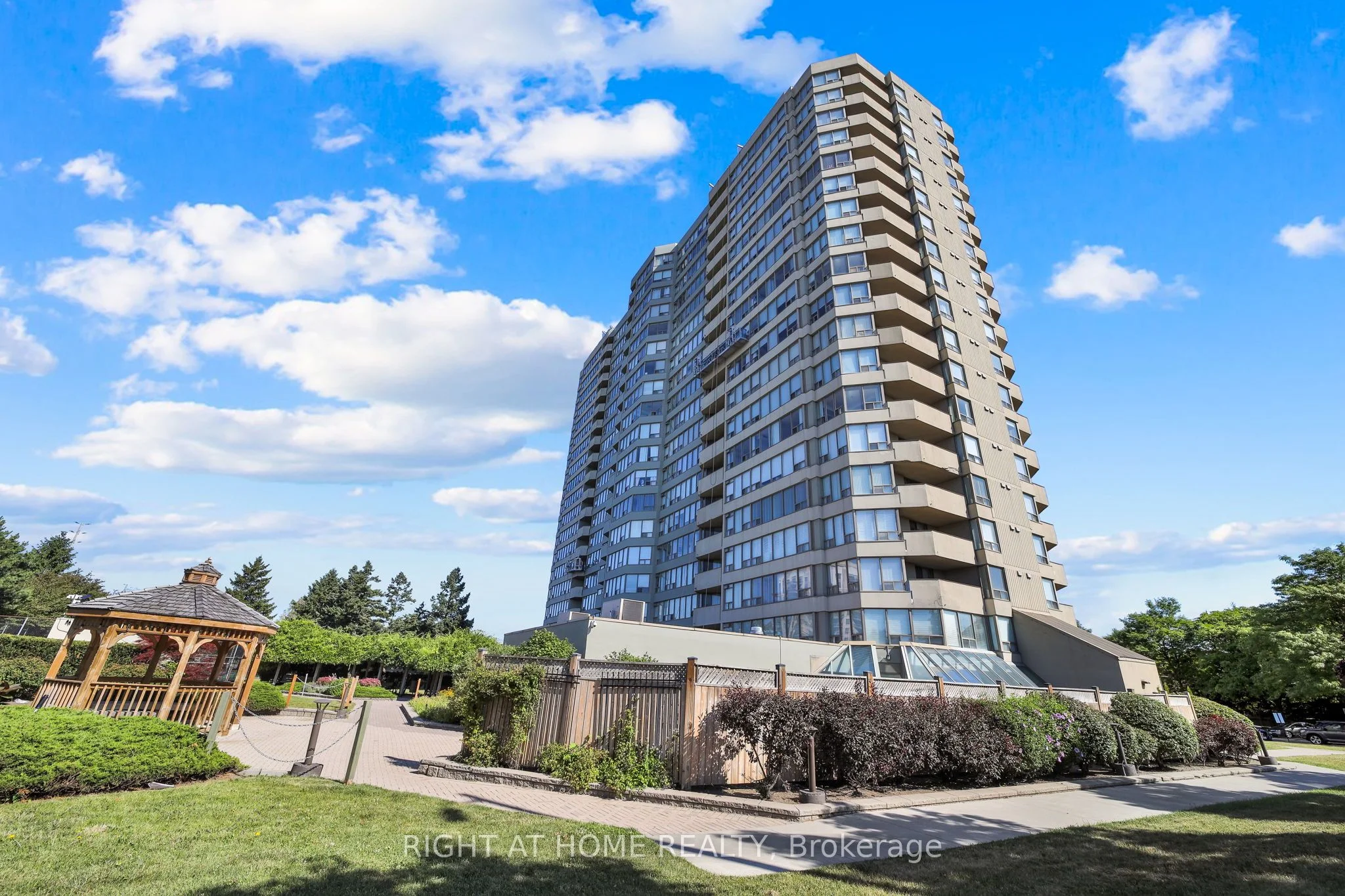 700 Constellation Drive 1805, Mississauga, ON L5R 3G8