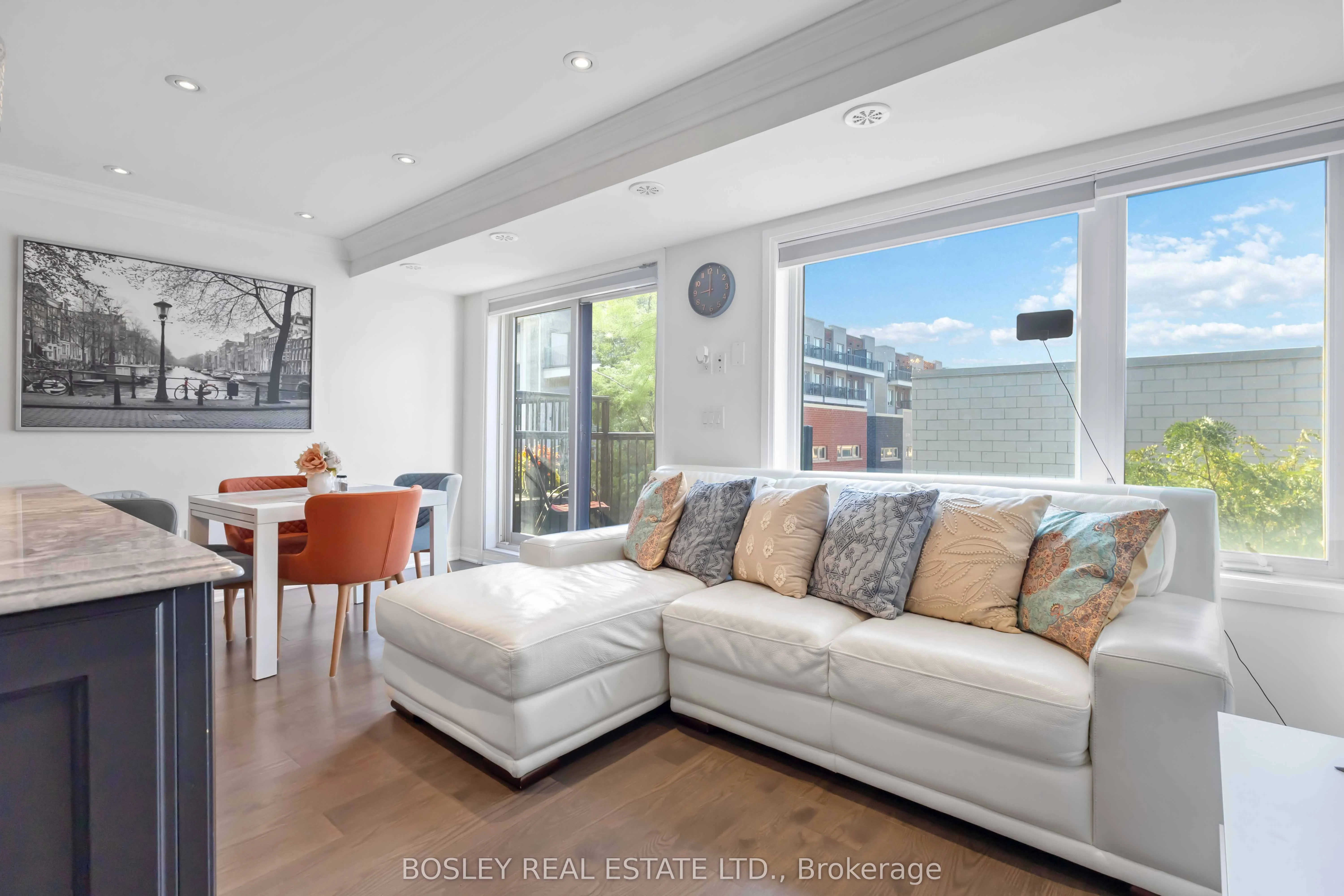 142 William Duncan Road 16, Toronto W05, ON M3K OC1