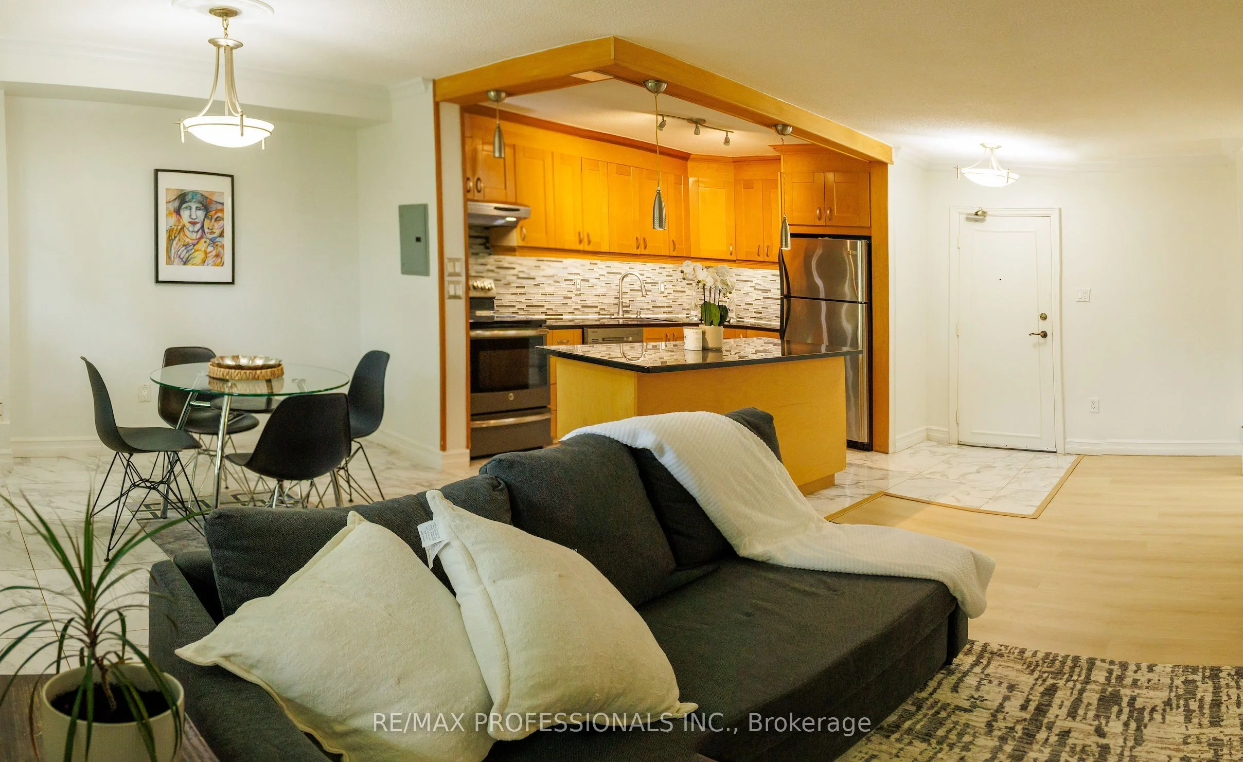 541 Blackthorn Avenue 108, Toronto W03, On M6m 5a6