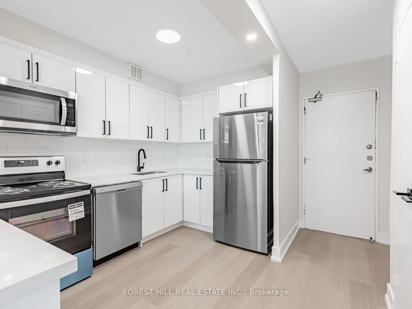 141 Lyon Court 306, Toronto W04, ON M6B 3H2