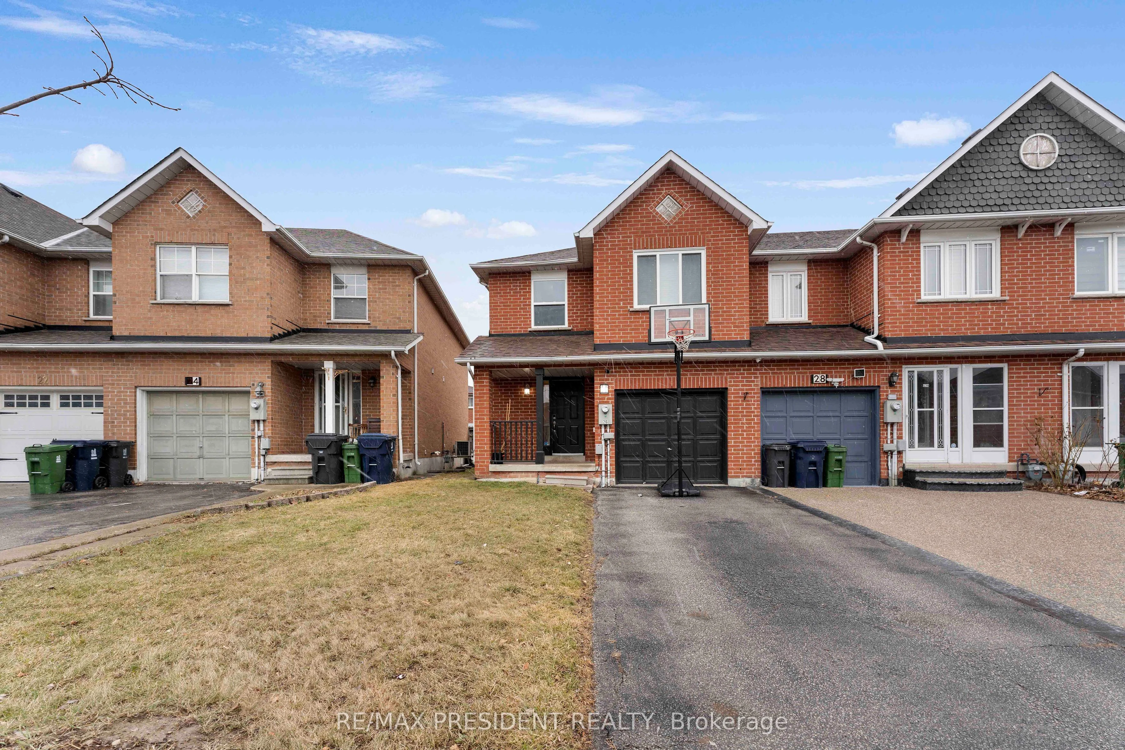 Att/Row/Townhouse in Toronto