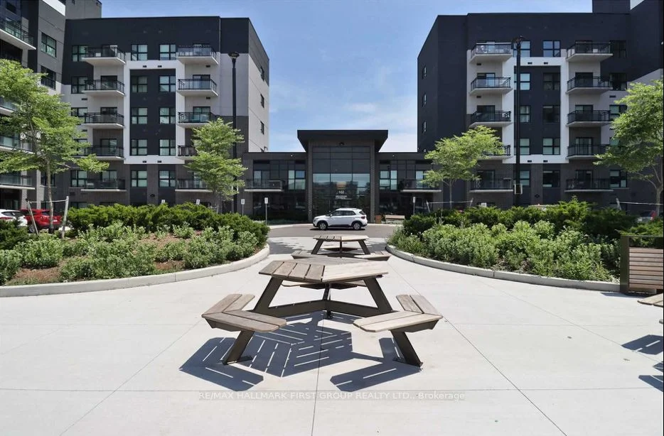 102 Grovewood Common Circle 406, Oakville, ON L6H 0X2