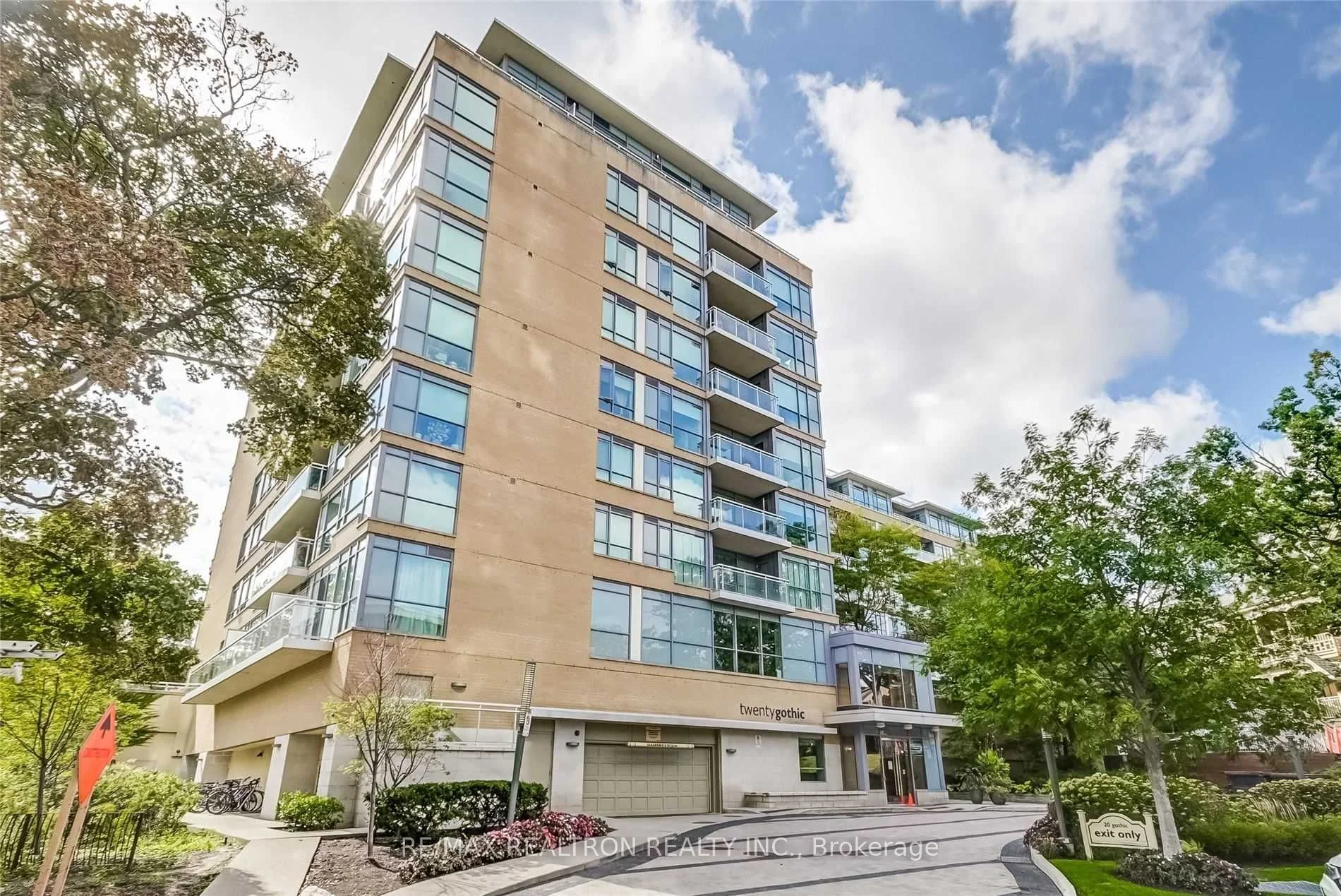 20 Gothic Avenue 309, Toronto W02, ON M6P 1T5