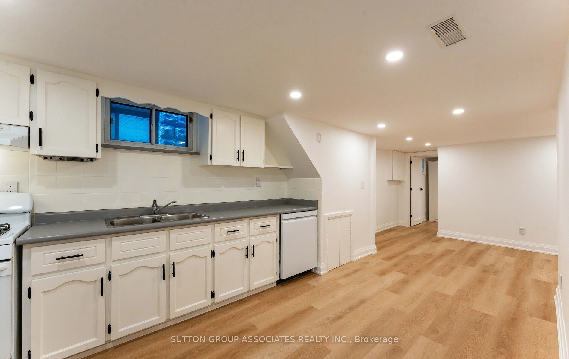 118 Nairn Avenue Lower, Toronto W03, ON M6E 4H1