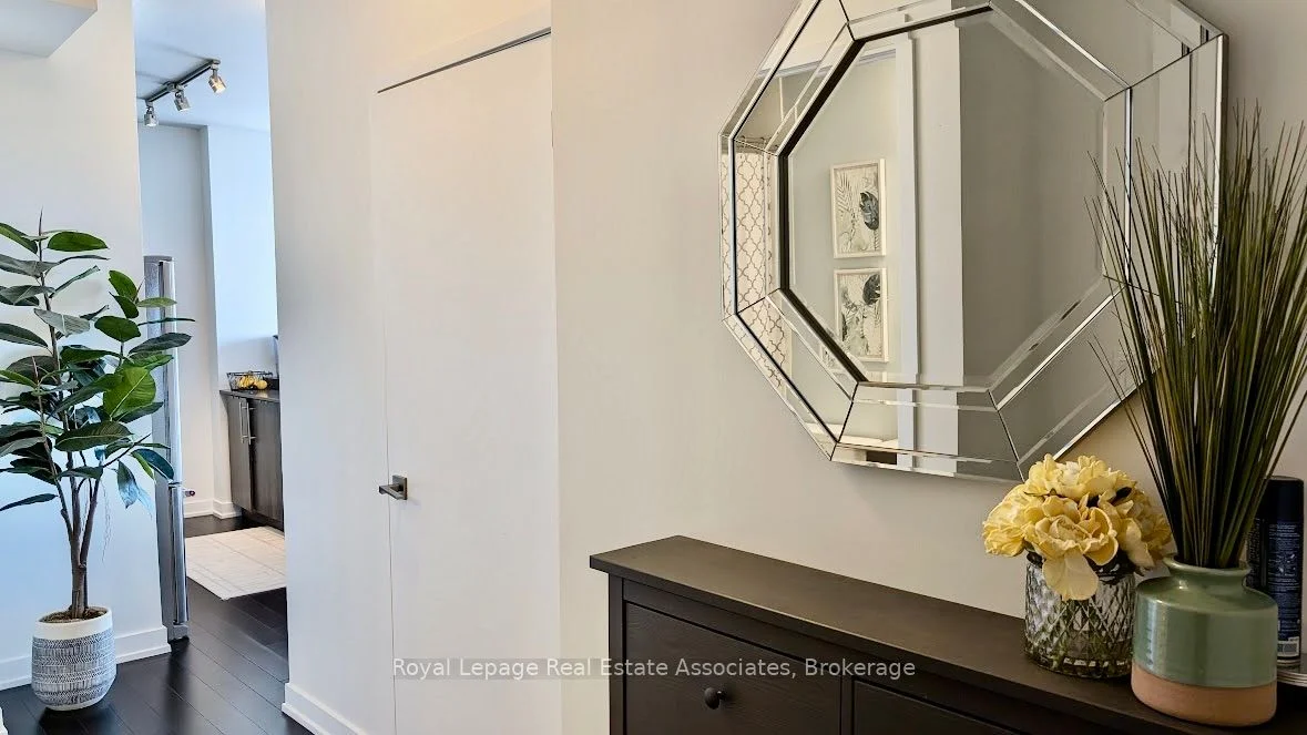 4011 Brickstone Mews 4705, Mississauga, On L5b 0g3