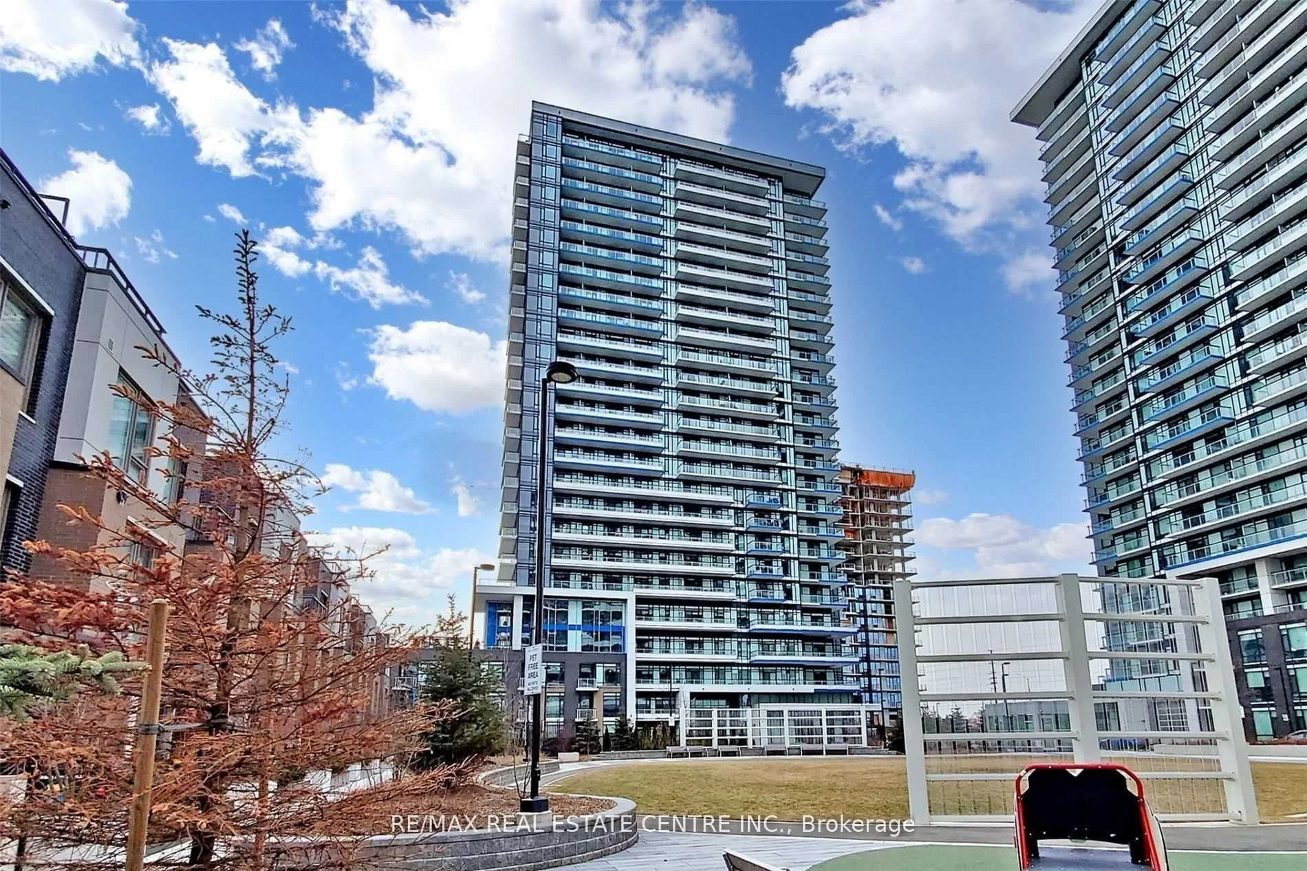 2560 eglinton Avenue 1607, Mississauga, ON L5M 5R1