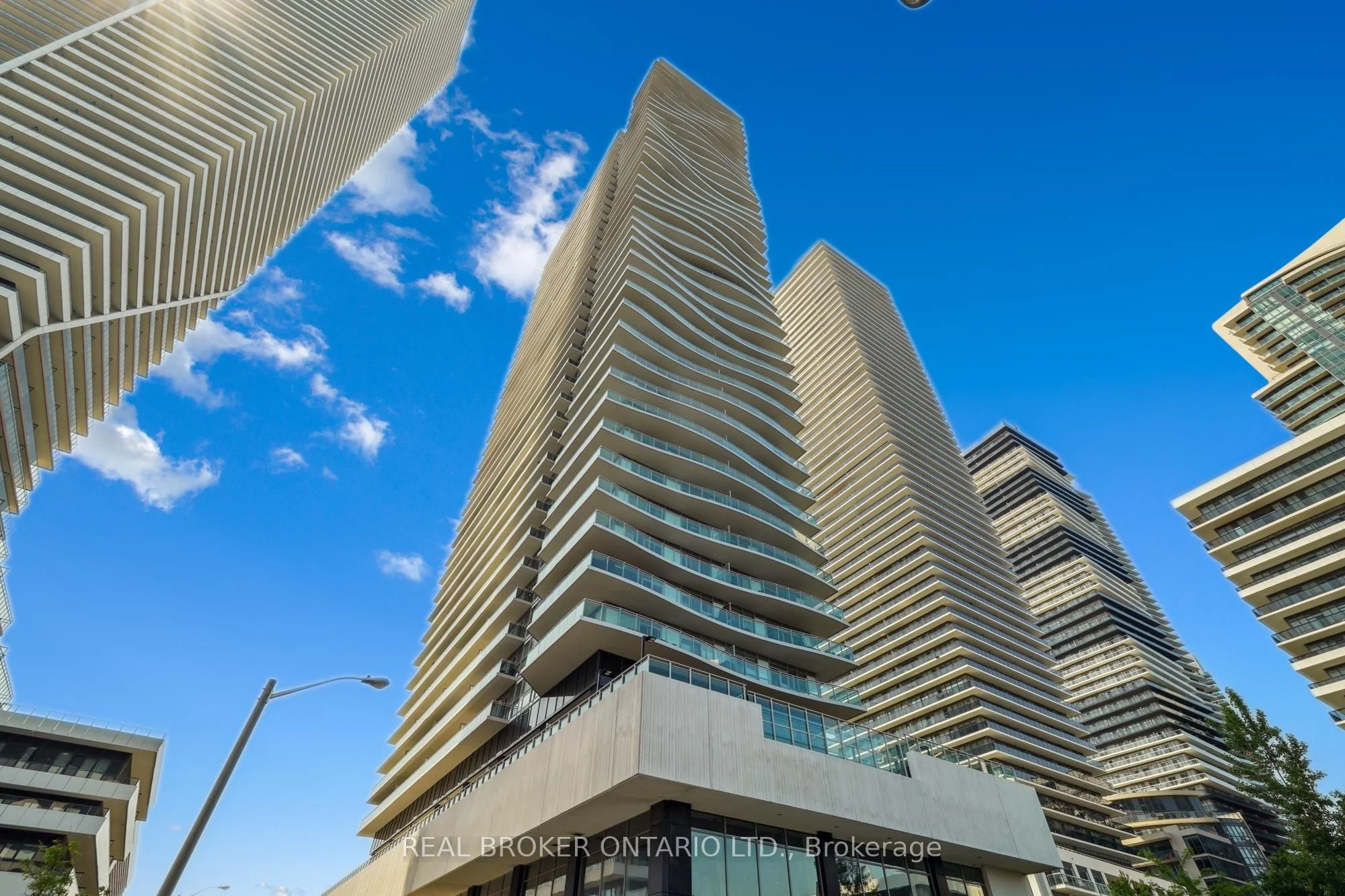 33 Shore Breeze Drive 3704, Toronto W06, ON M8V 0G1