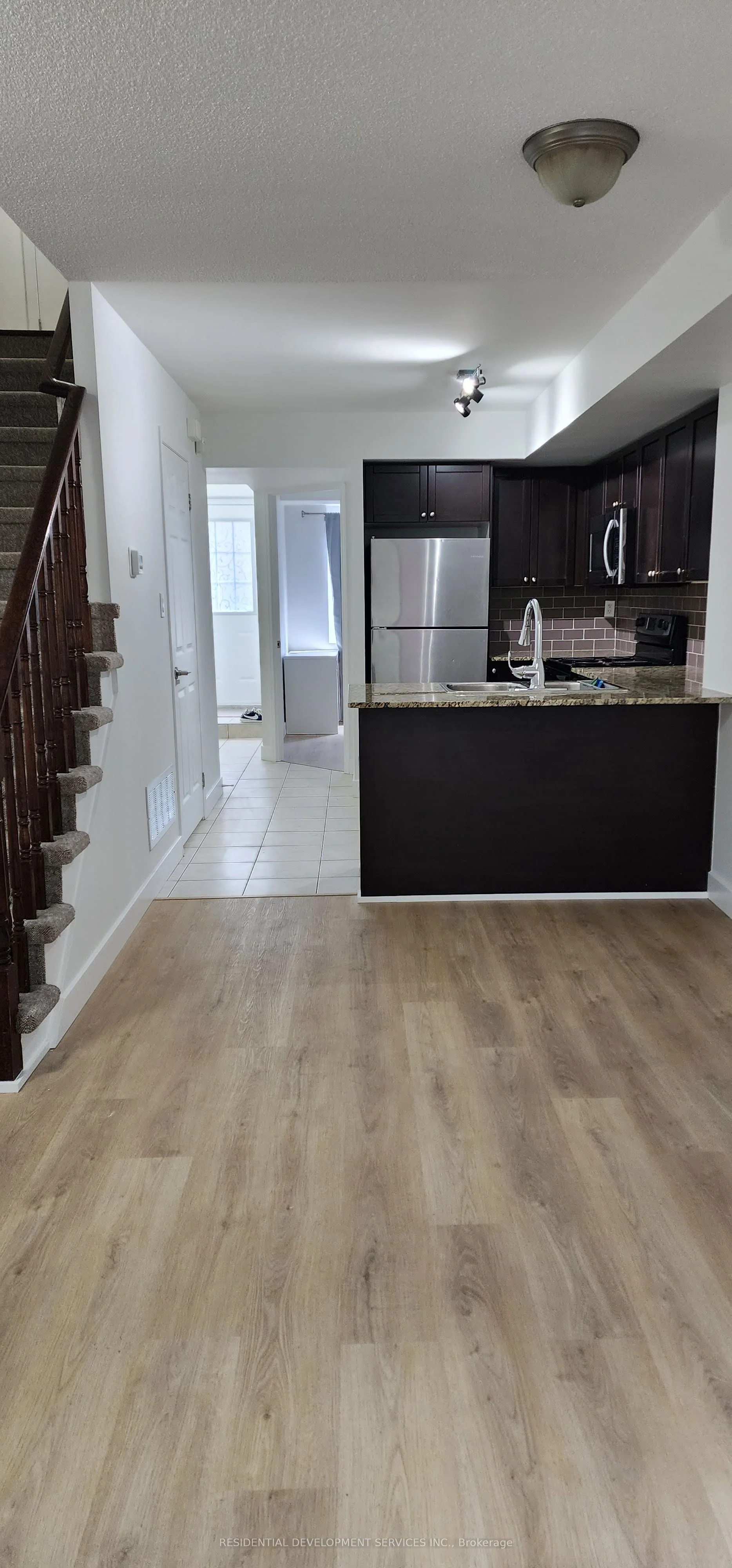 25 Elsie Lane 140, Toronto W02, ON M6P 3N3