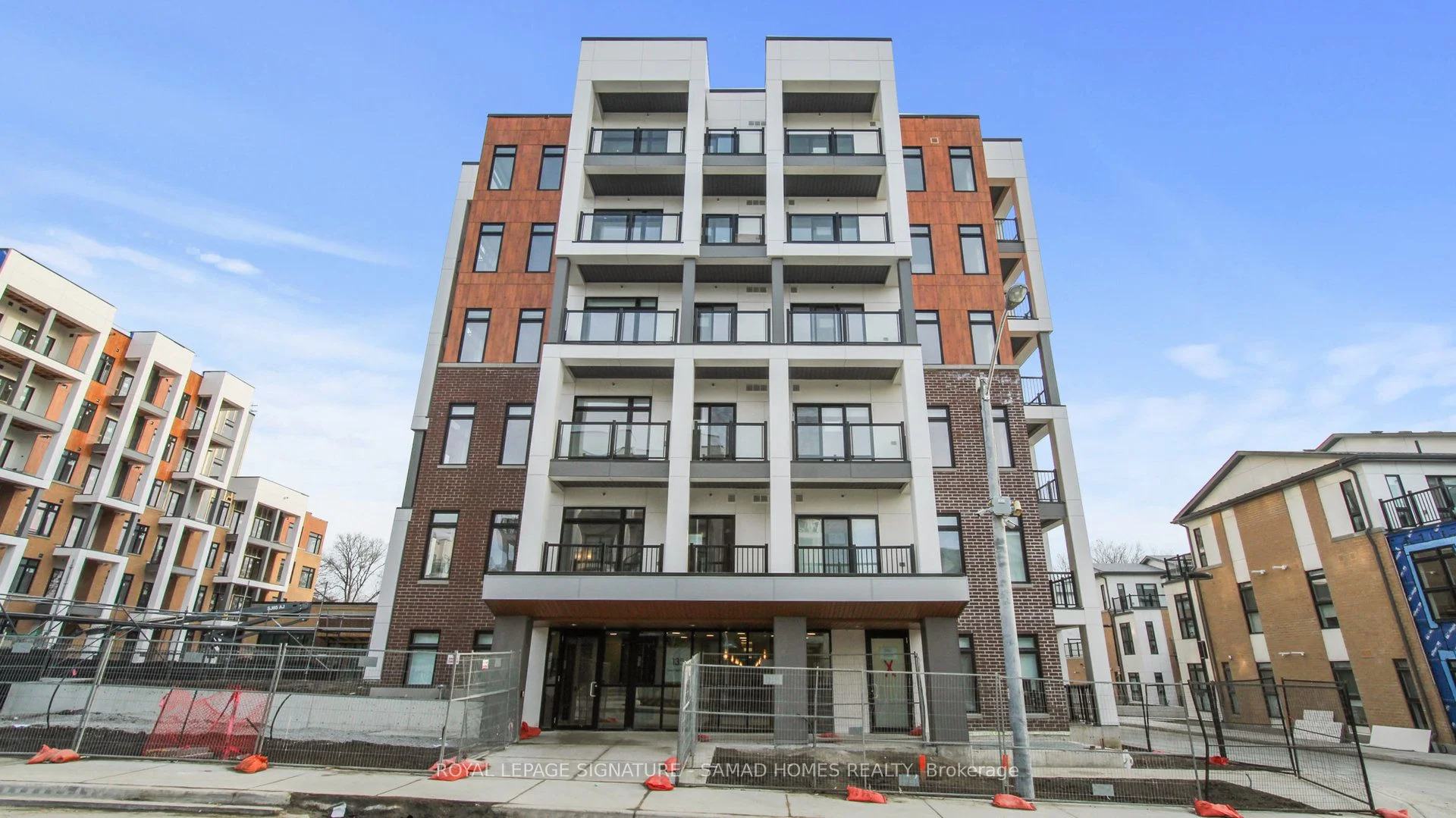 135 Canon Jackson Drive 611, Toronto W04, ON M6M 0C3