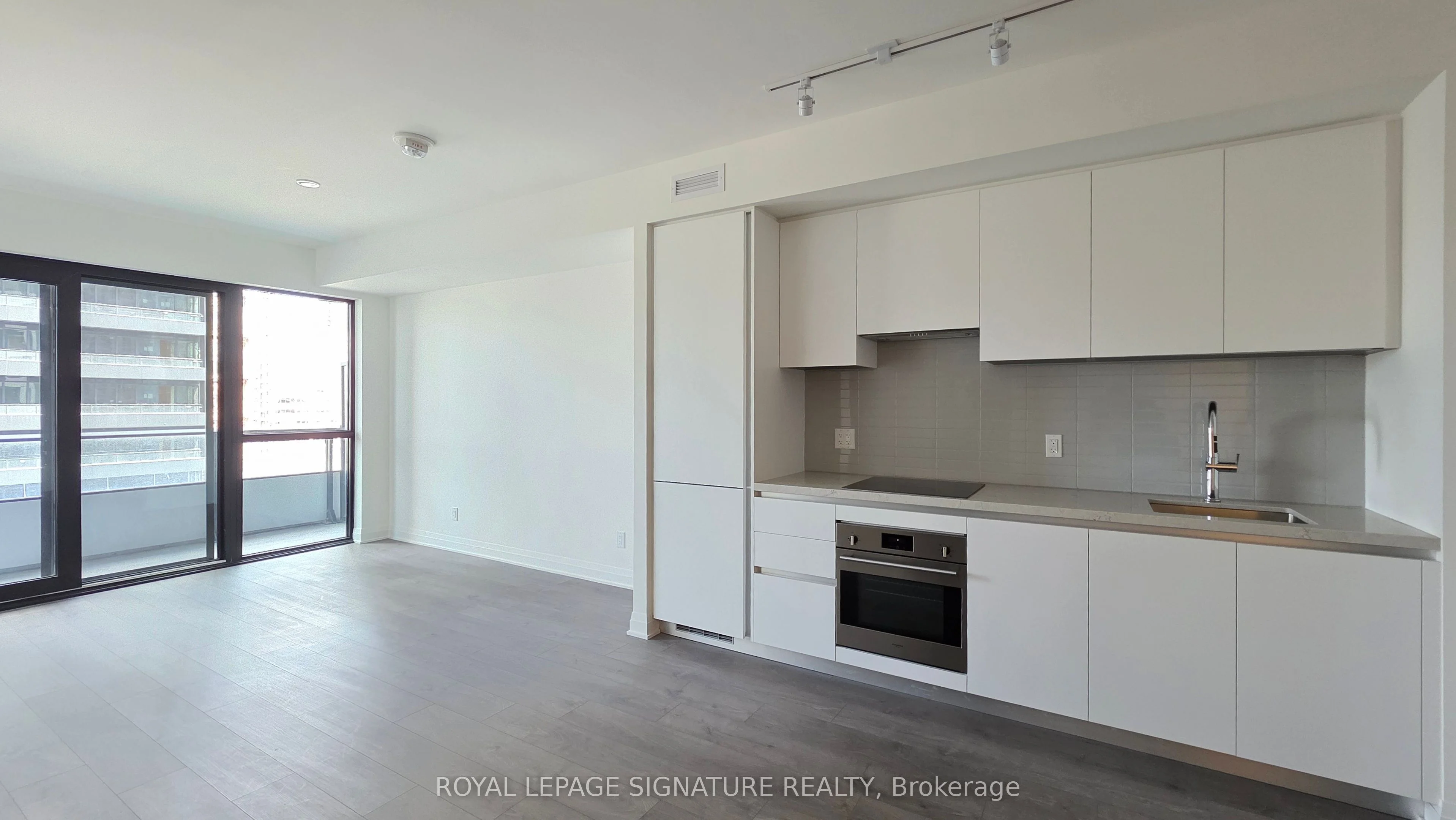 4015 The Exchange 2211, Mississauga, ON L5B 0N9