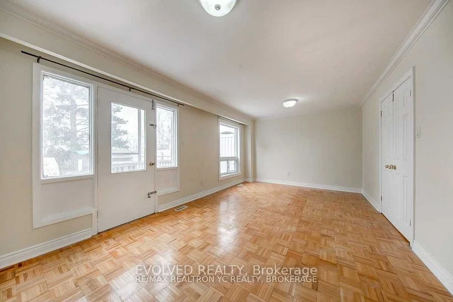 2504 Harman Court Lower, Mississauga, ON L5J 1T8