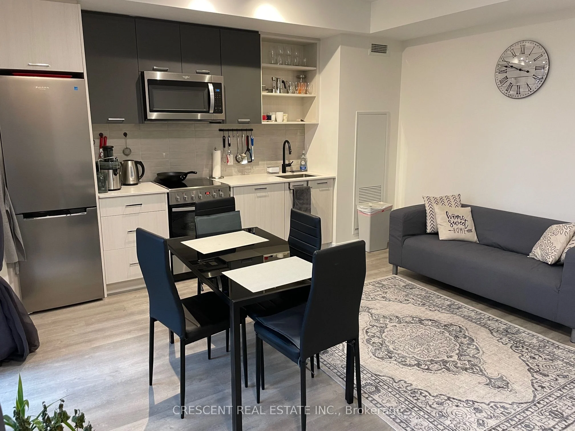 2300 St Clair Avenue W 527, Toronto W02, ON M6N 1K8