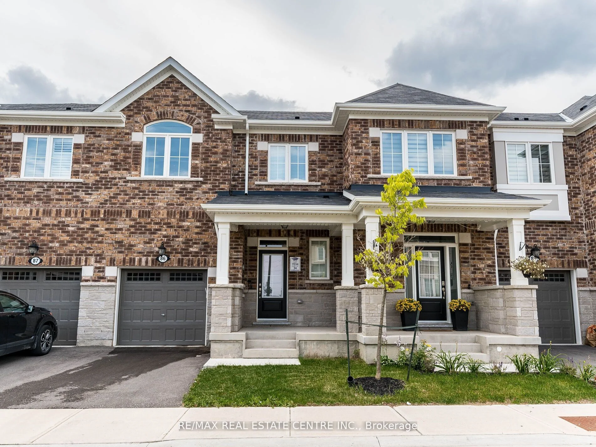 Att/Row/Townhouse in Milton