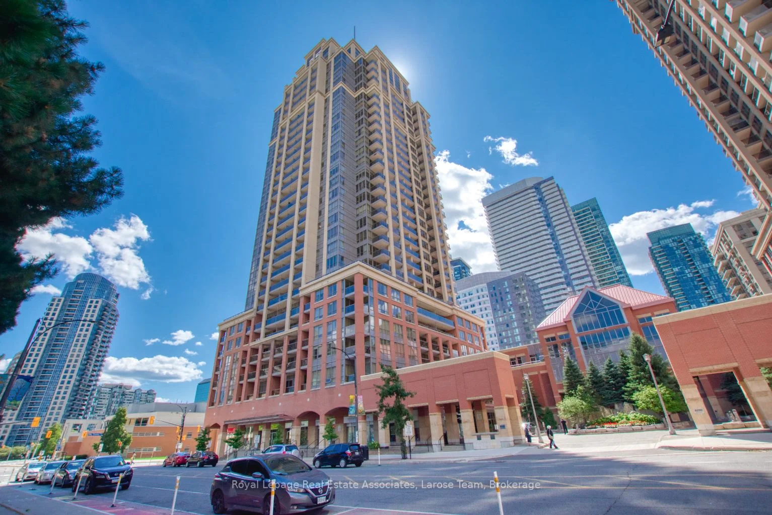 4080 Living Arts Drive 2911, Mississauga, On L5b 4n3