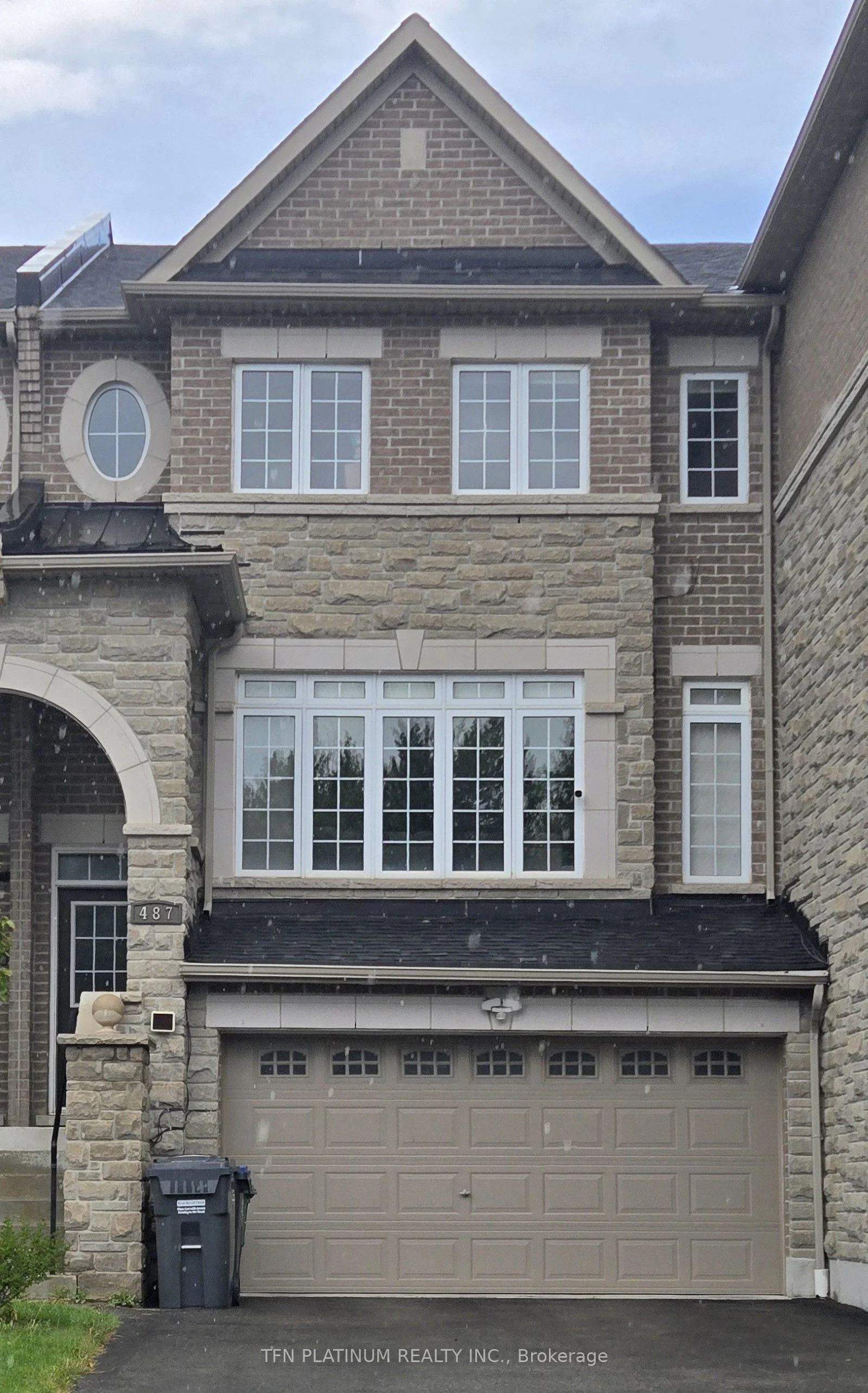 Att/Row/Townhouse in Mississauga