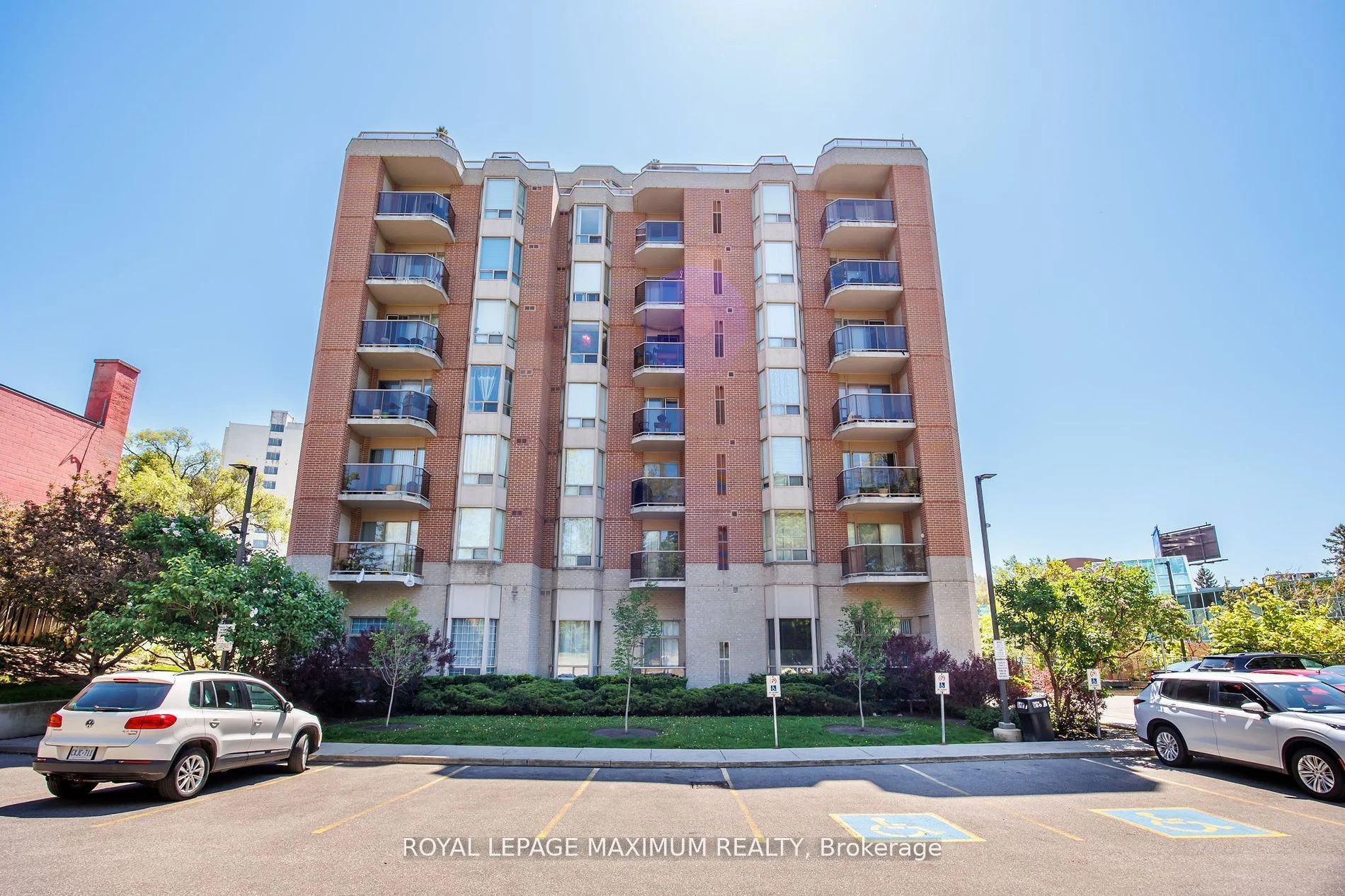 2088 Lawrence Avenue 807, Toronto W04, ON M9N 1J1